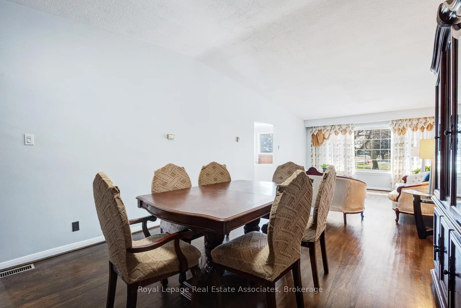 Photo 11 of 8 Caulfield Road, Etobicoke, Elms-Old Rexdale — HOMEH
