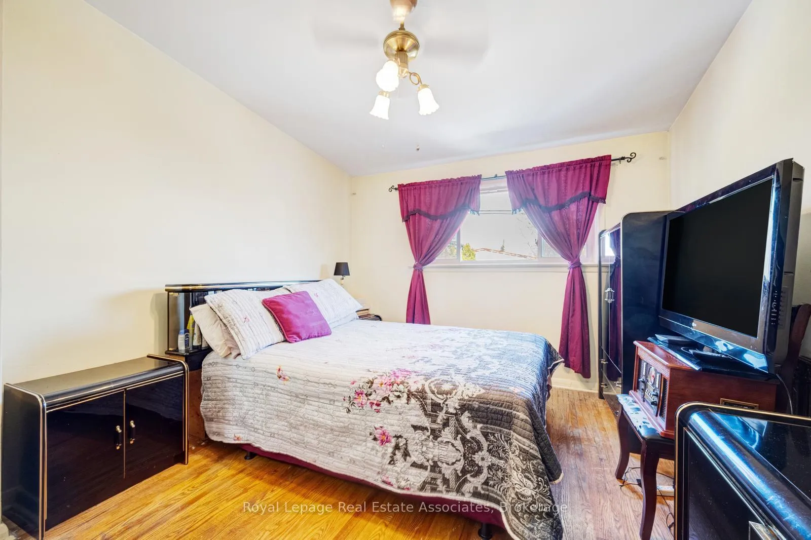 Photo 18 of 8 Caulfield Road, Etobicoke, Elms-Old Rexdale — HOMEH