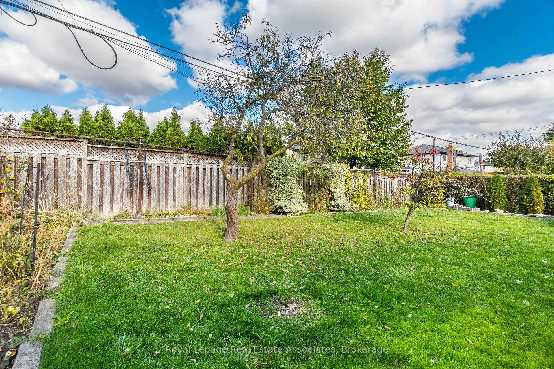 Photo 27 of 8 Caulfield Road, Etobicoke, Elms-Old Rexdale — HOMEH