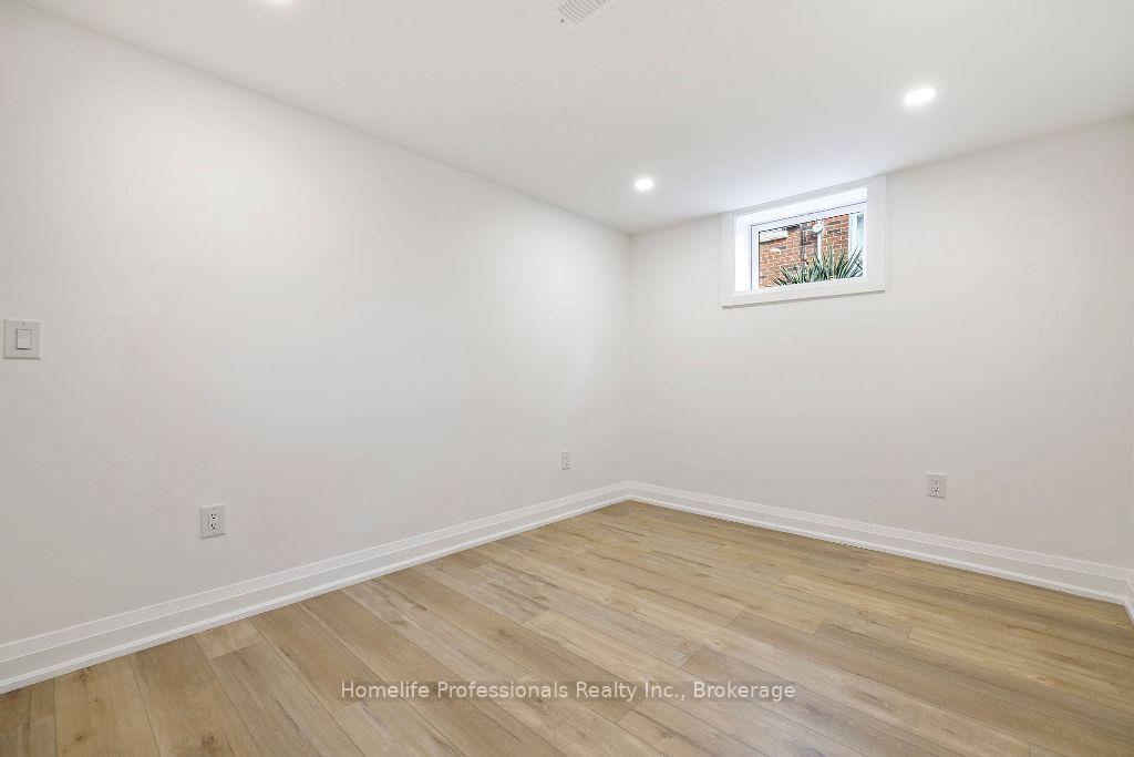 Photo 38 of 583 Britannia Avenue, Hamilton, Normanhurst — HOMEH