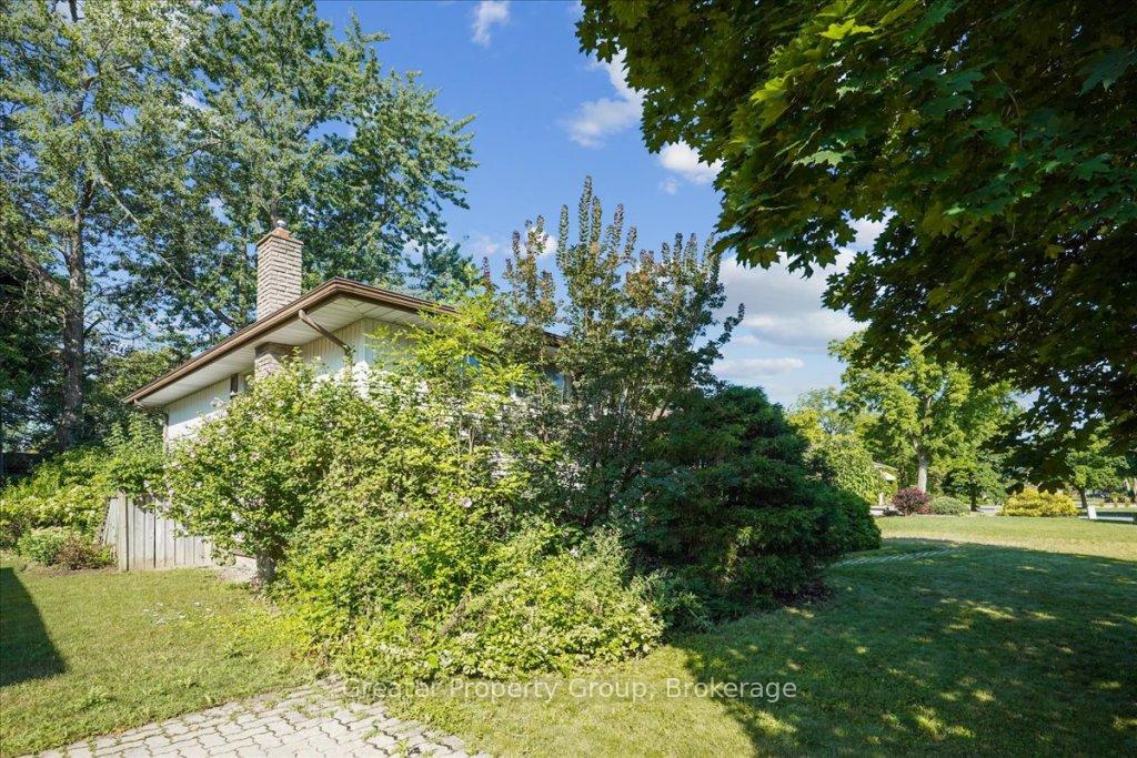 Photo 3 of 9 Briarsdale Drive, St. Catharines, Glendale/Glenridge — HOMEH