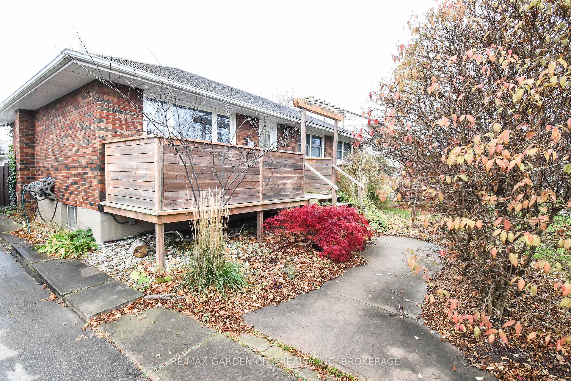 Photo 2 of 56 Longfellow Avenue, St. Catharines, Haig — HOMEH