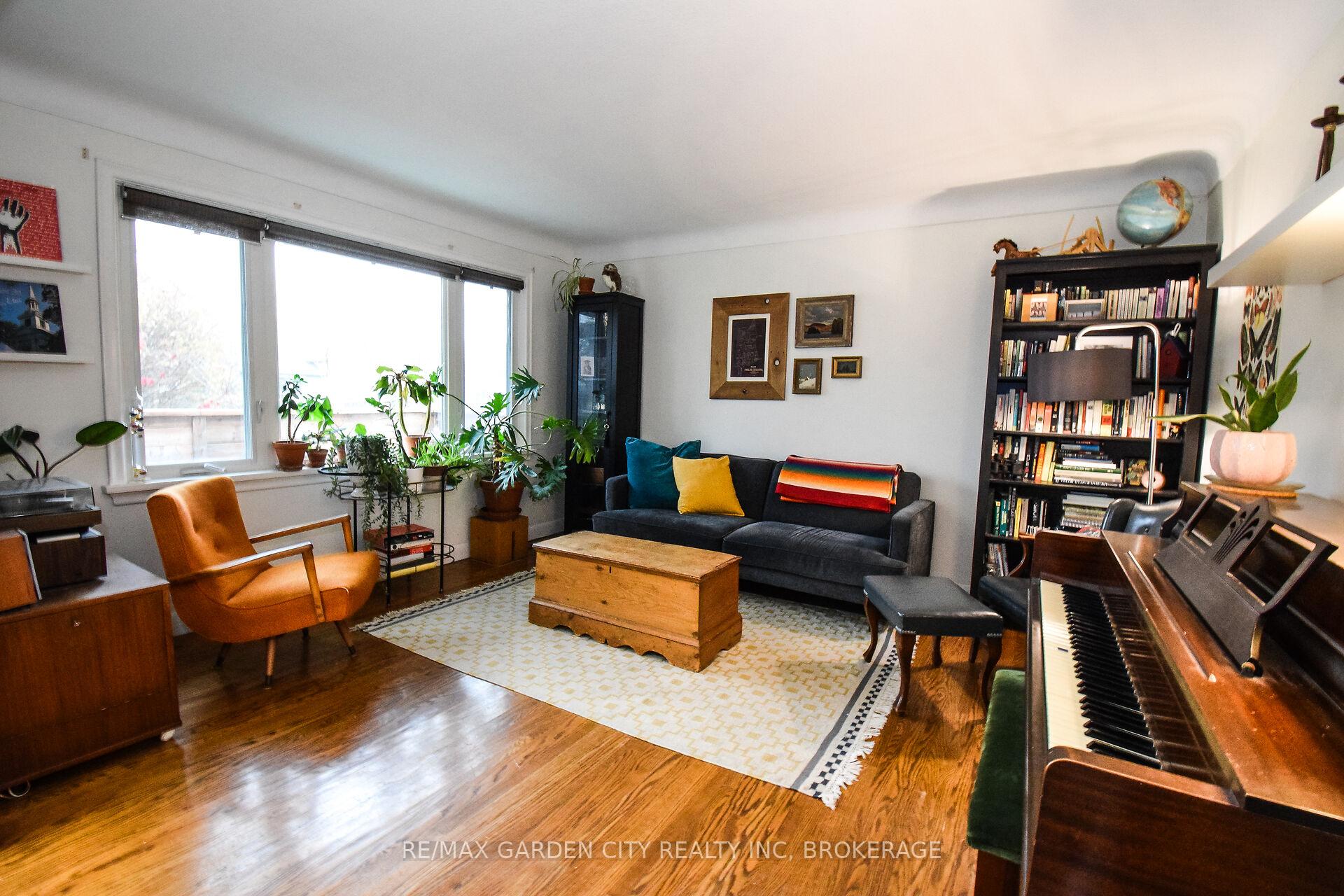 Photo 4 of 56 Longfellow Avenue, St. Catharines, Haig — HOMEH