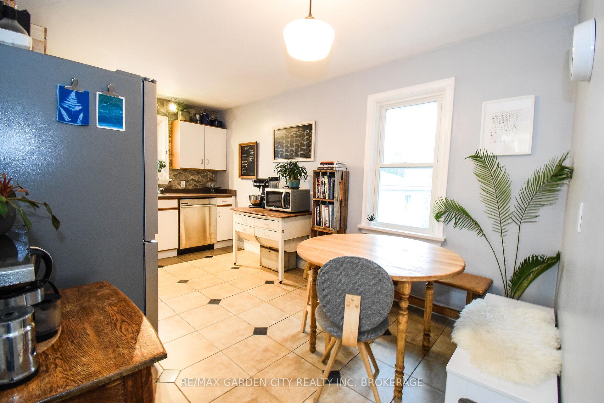 Photo 8 of 56 Longfellow Avenue, St. Catharines, Haig — HOMEH