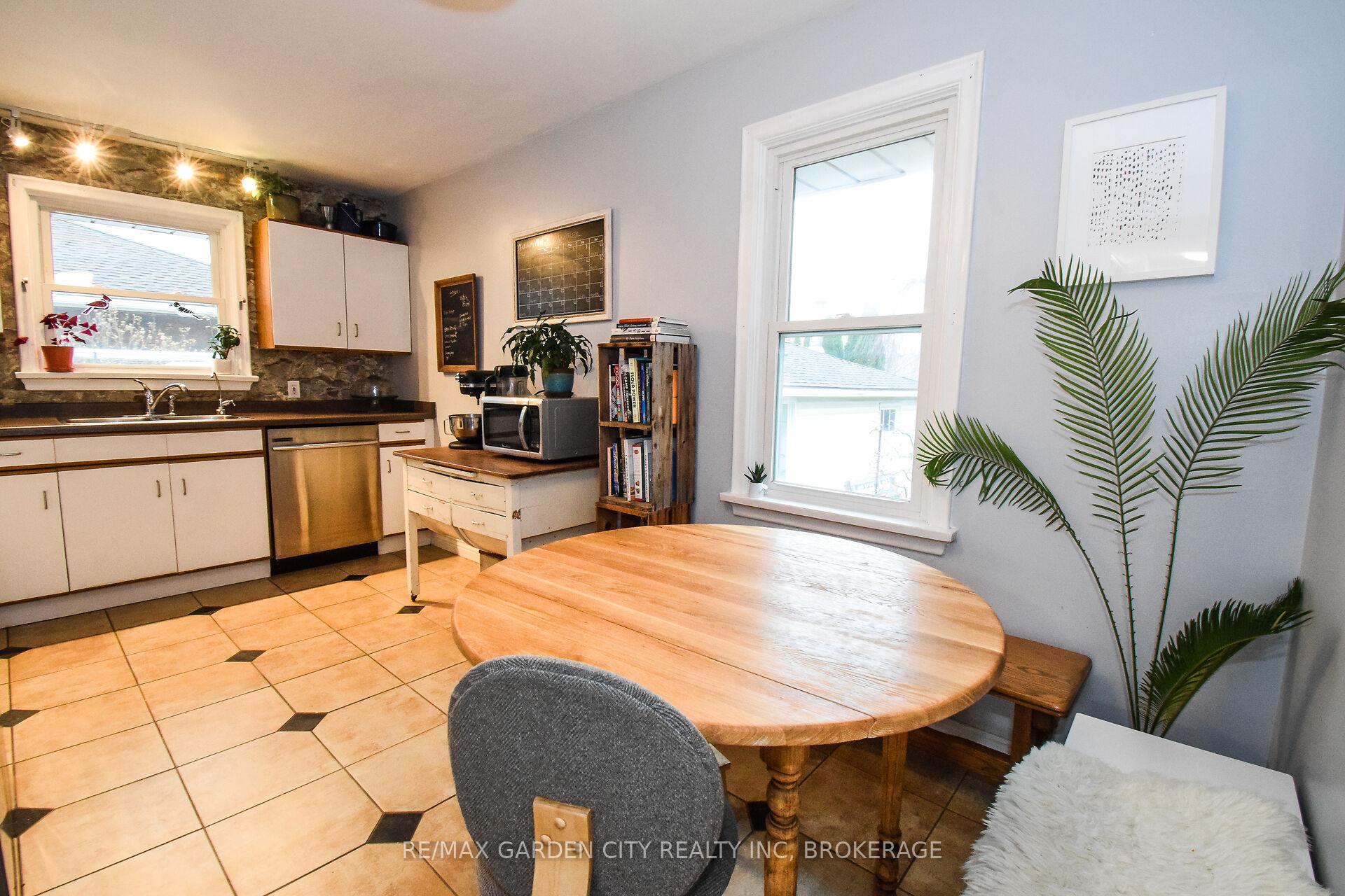 Photo 9 of 56 Longfellow Avenue, St. Catharines, Haig — HOMEH