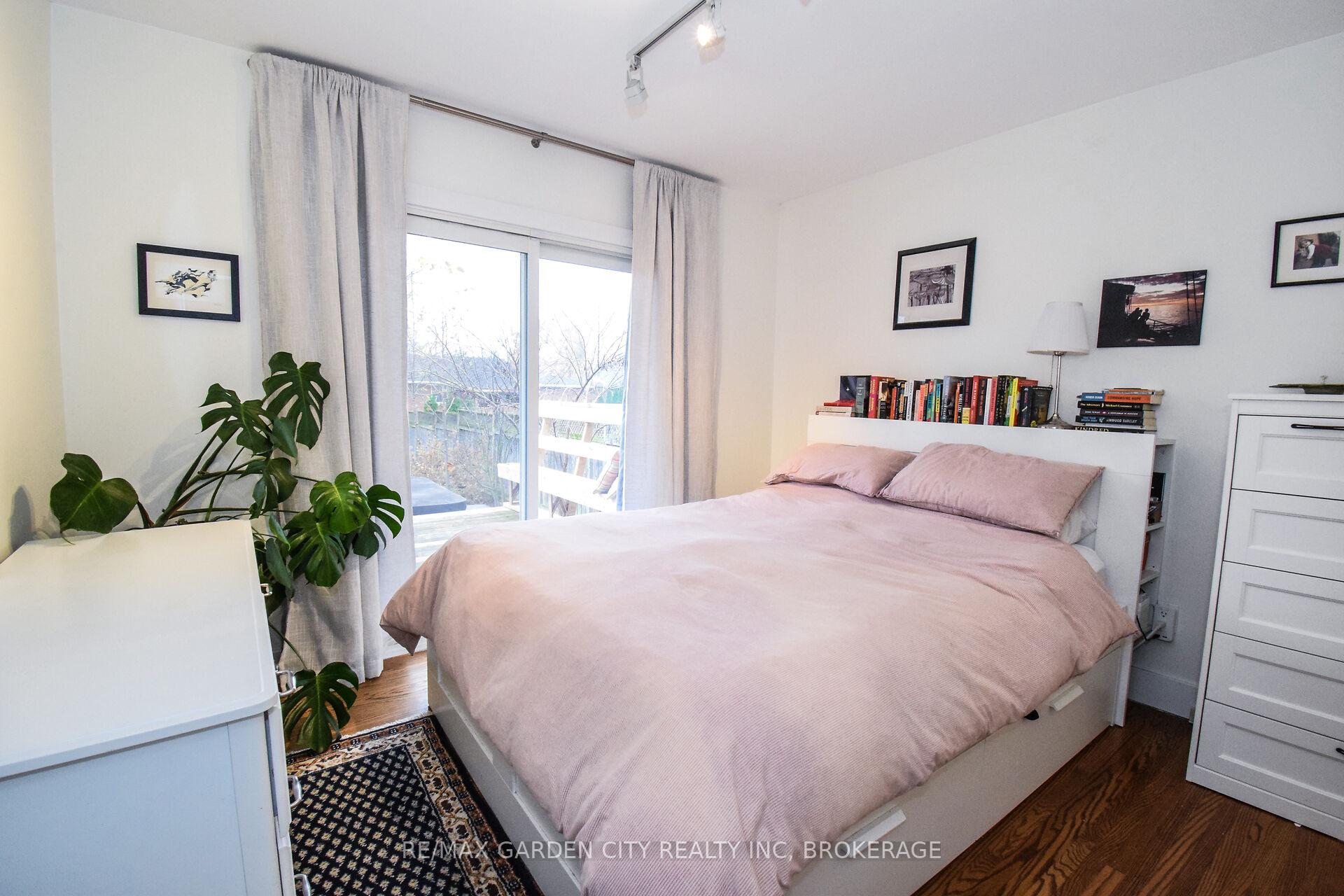 Photo 13 of 56 Longfellow Avenue, St. Catharines, Haig — HOMEH