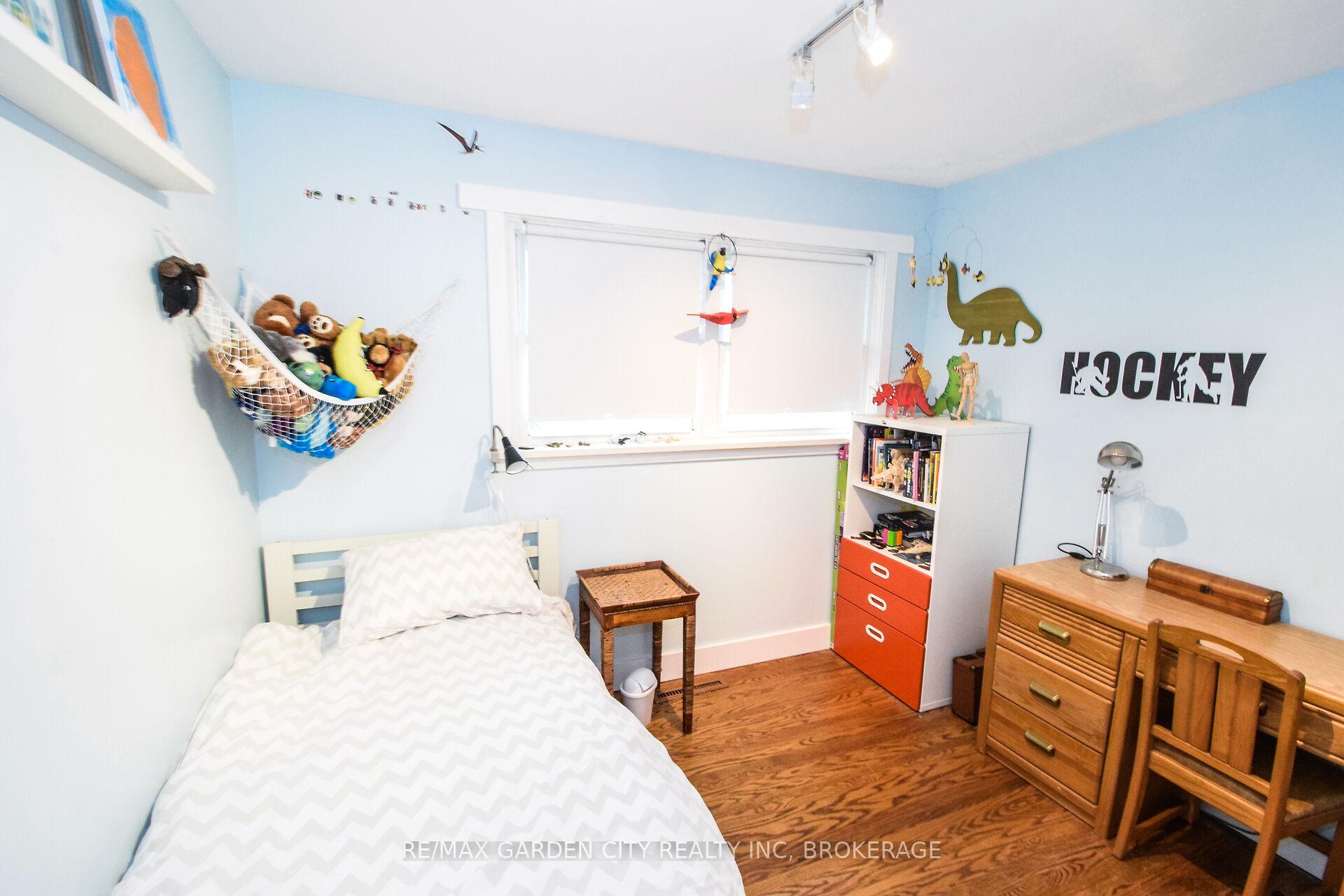 Photo 16 of 56 Longfellow Avenue, St. Catharines, Haig — HOMEH