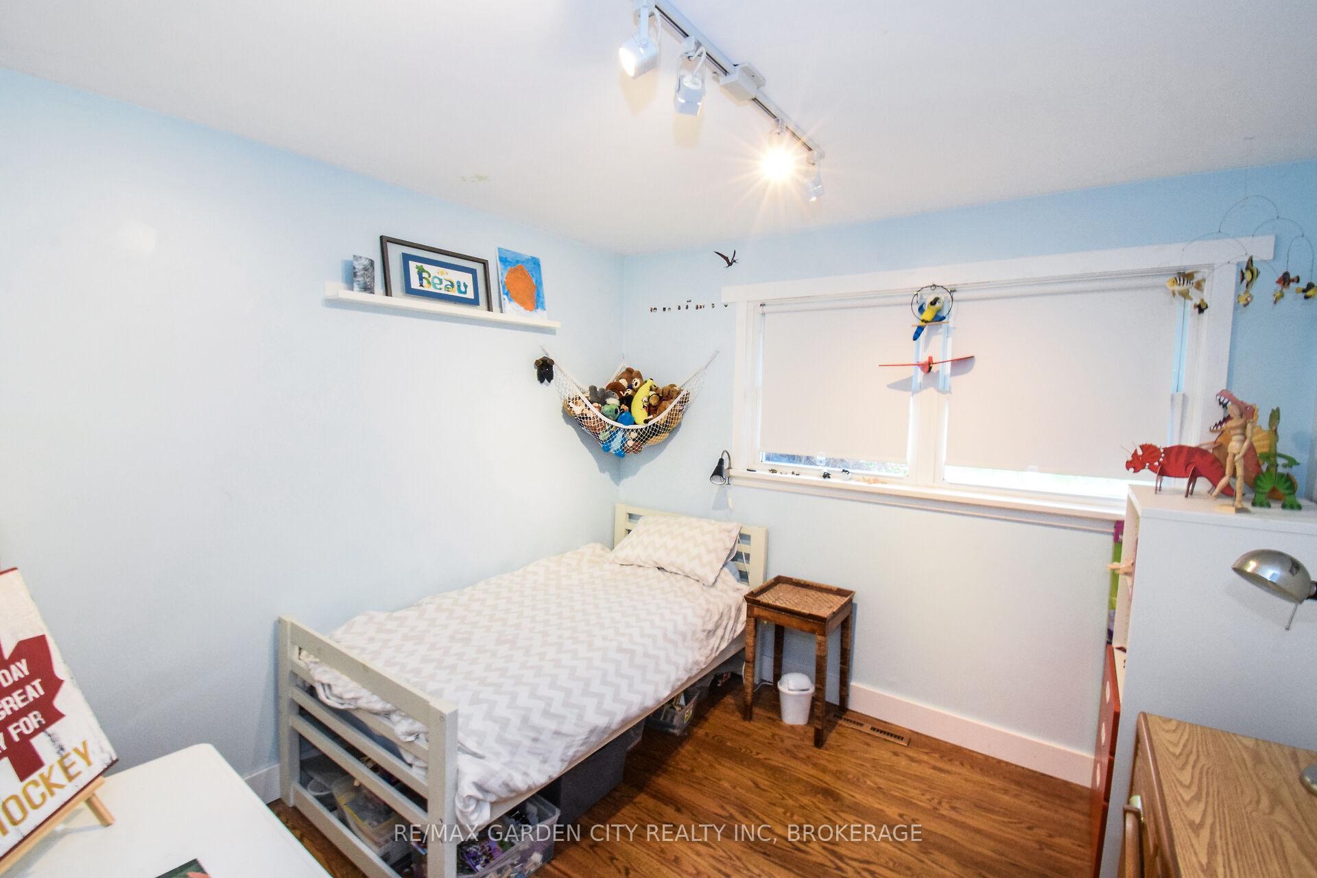Photo 17 of 56 Longfellow Avenue, St. Catharines, Haig — HOMEH