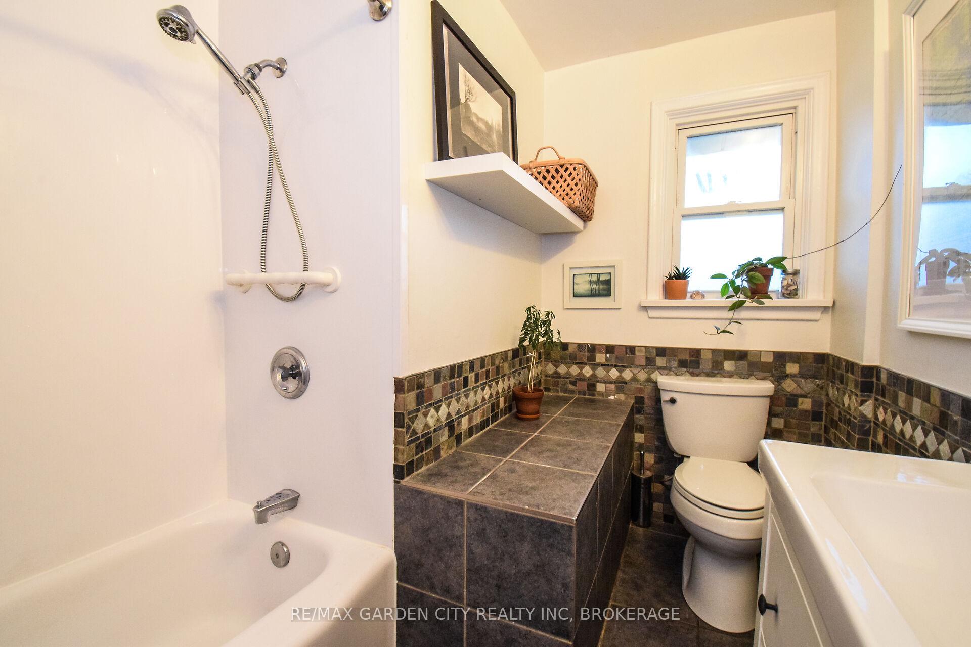 Photo 20 of 56 Longfellow Avenue, St. Catharines, Haig — HOMEH