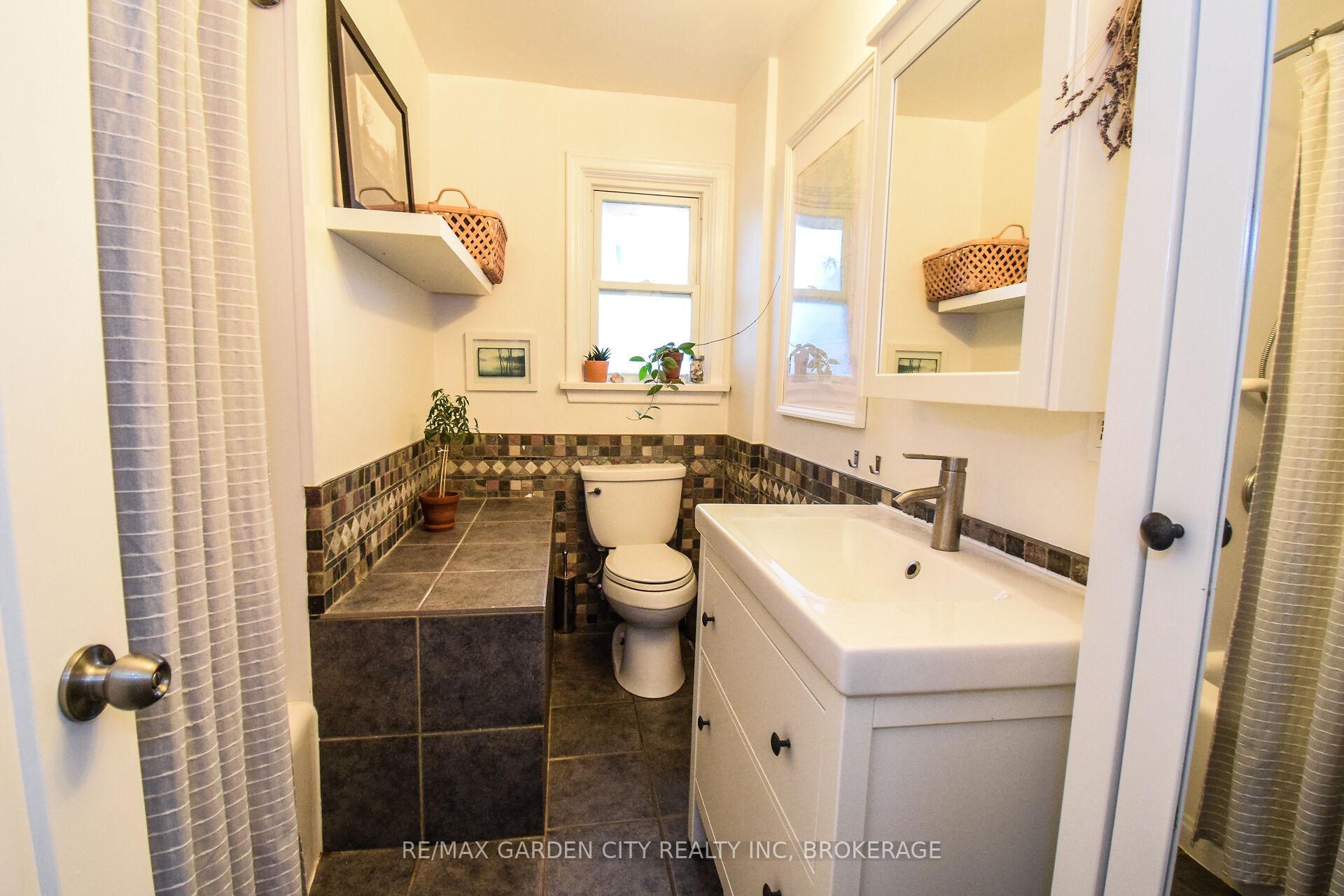 Photo 21 of 56 Longfellow Avenue, St. Catharines, Haig — HOMEH