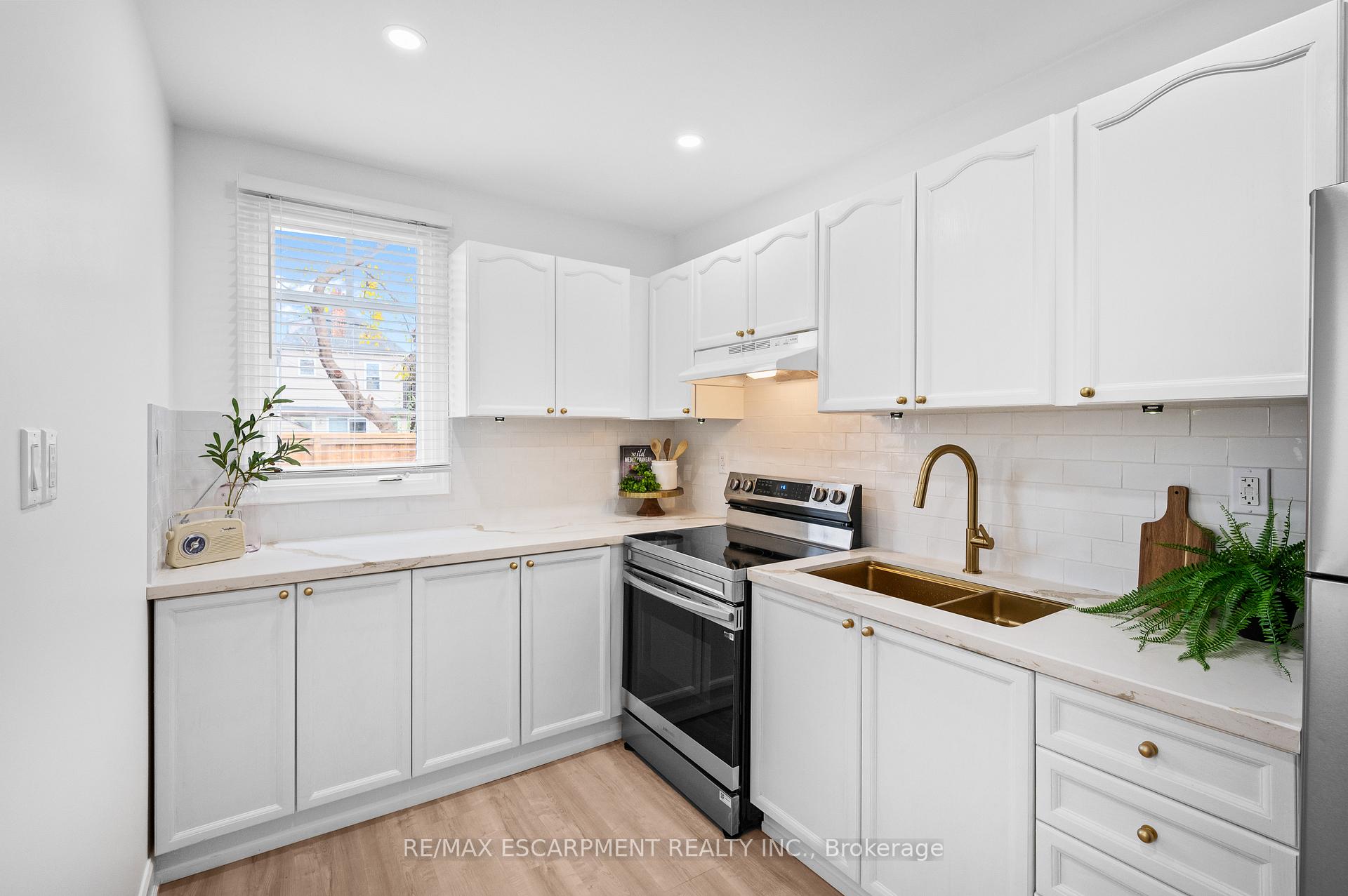 Photo 8 of 104 Gibson Avenue, Hamilton, Gibson — HOMEH