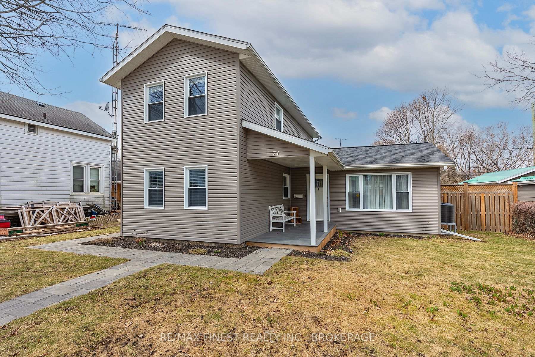 Photo 2 of 74 Brock Street W, Gananoque — HOMEH