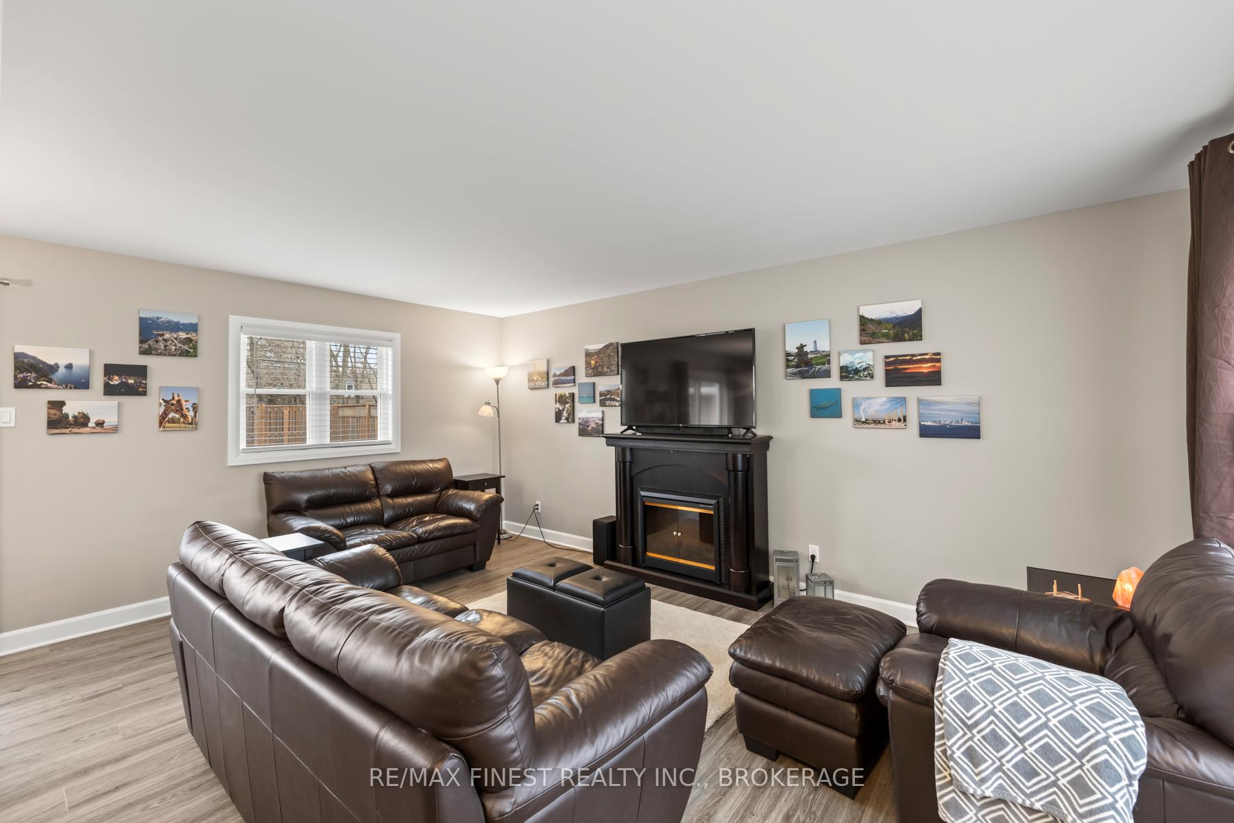 Photo 5 of 74 Brock Street W, Gananoque — HOMEH
