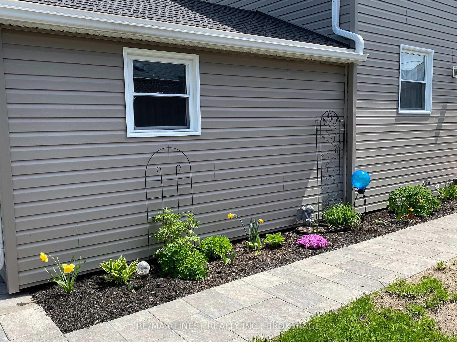 Photo 40 of 74 Brock Street W, Gananoque — HOMEH