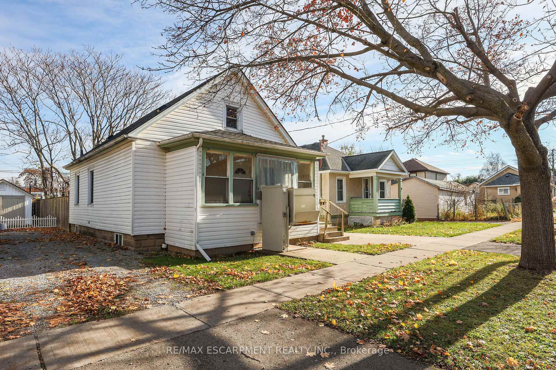 Photo 3 of 4 Mildred Avenue, St. Catharines, Haig — HOMEH