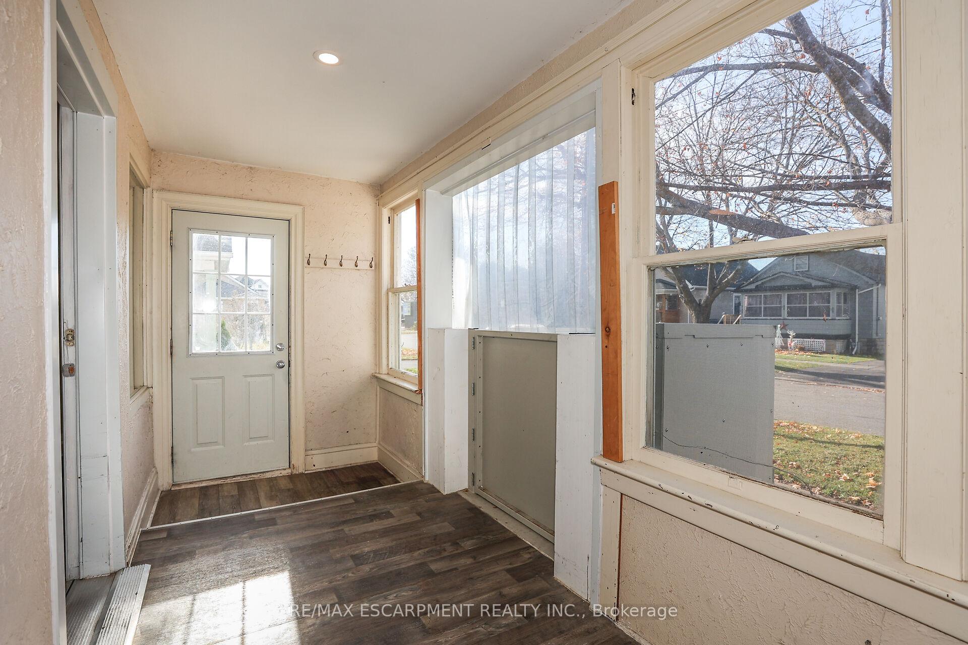 Photo 5 of 4 Mildred Avenue, St. Catharines, Haig — HOMEH