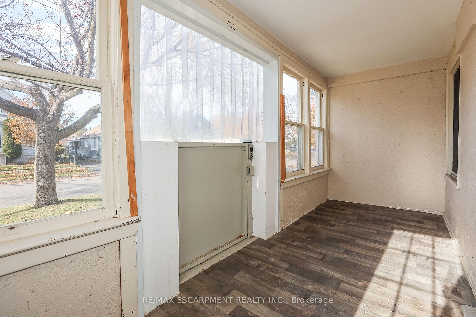 Photo 6 of 4 Mildred Avenue, St. Catharines, Haig — HOMEH
