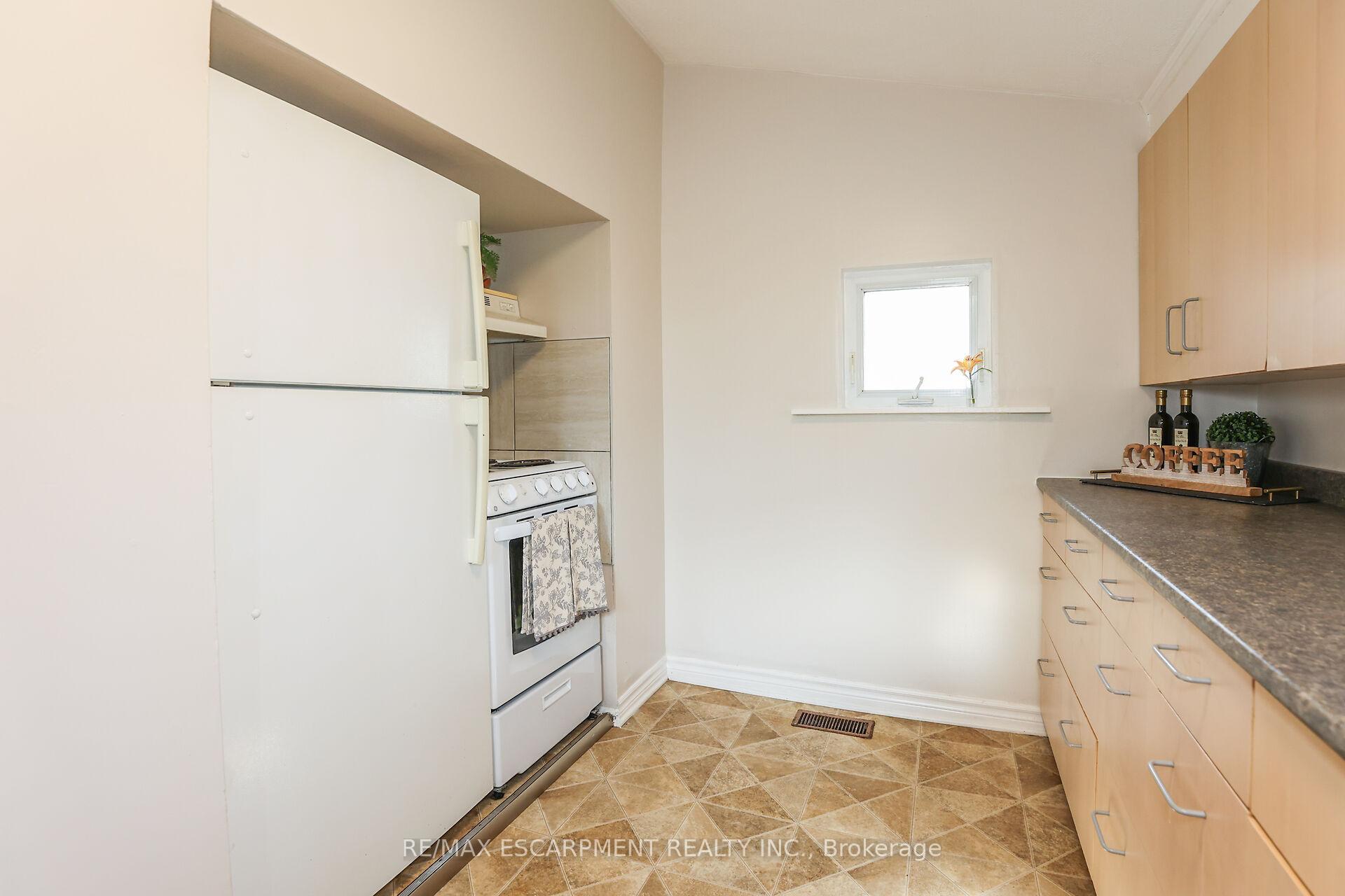 Photo 13 of 4 Mildred Avenue, St. Catharines, Haig — HOMEH