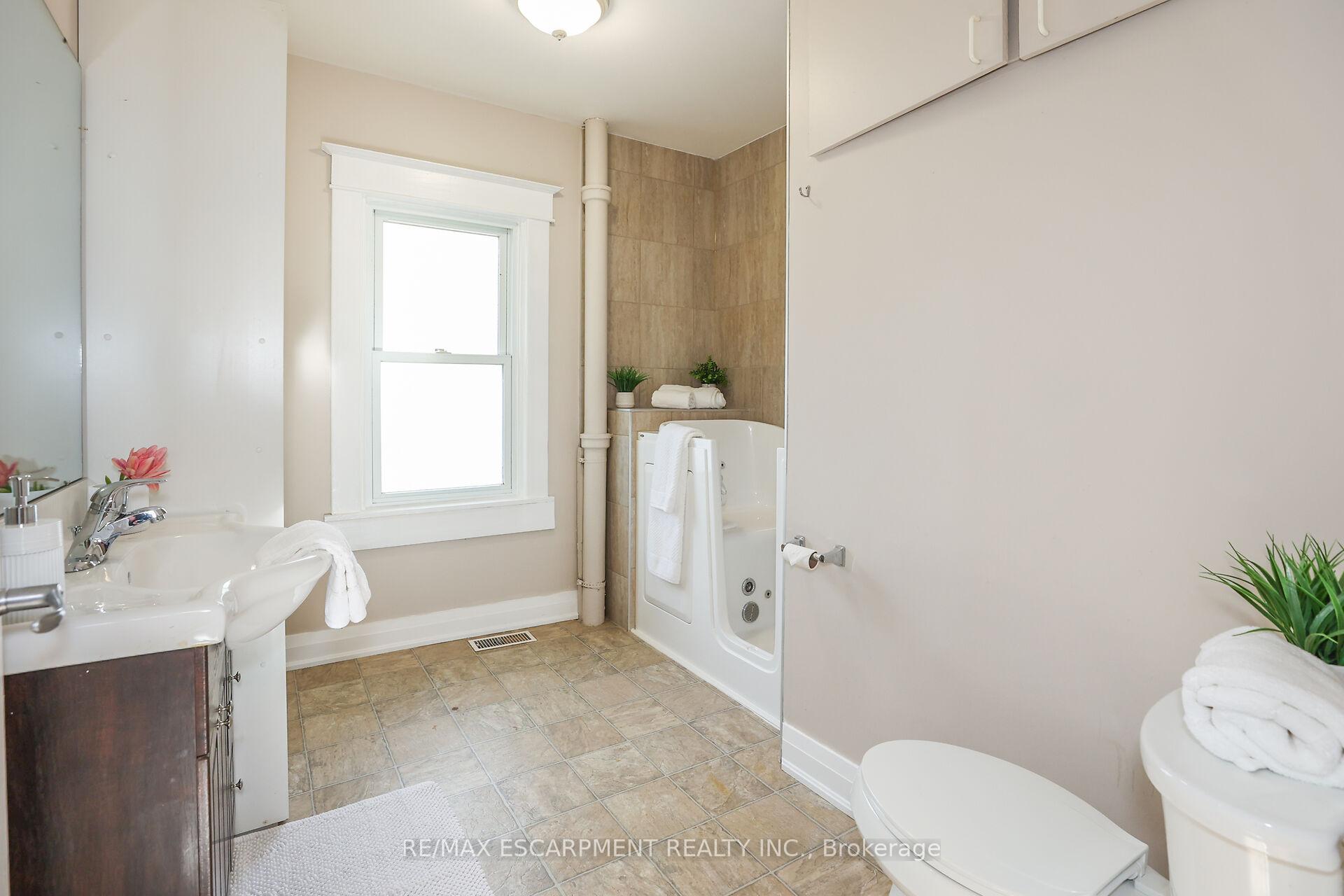 Photo 14 of 4 Mildred Avenue, St. Catharines, Haig — HOMEH