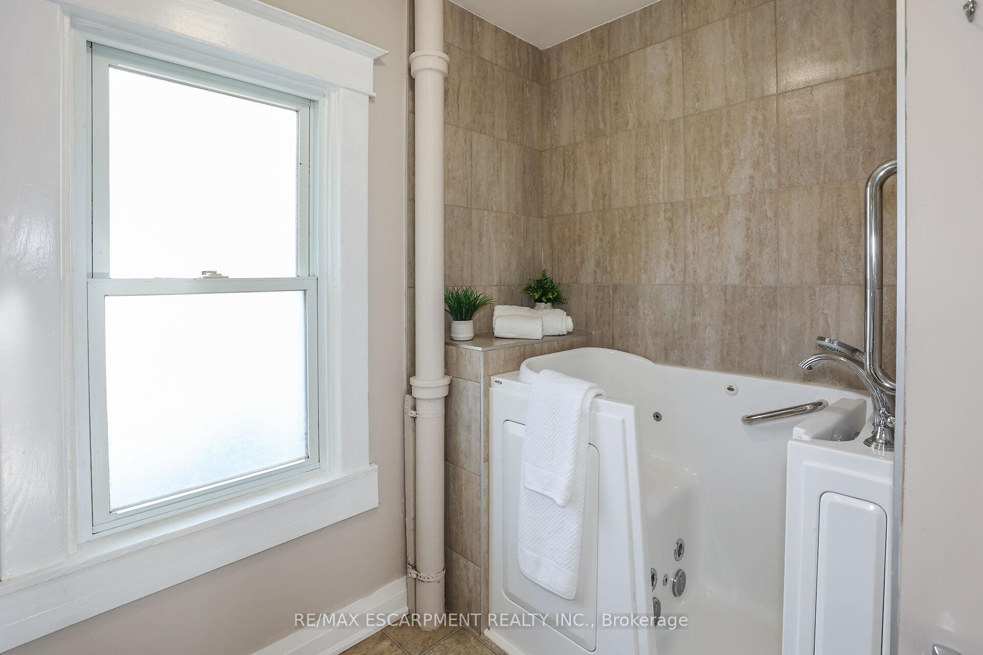 Photo 15 of 4 Mildred Avenue, St. Catharines, Haig — HOMEH
