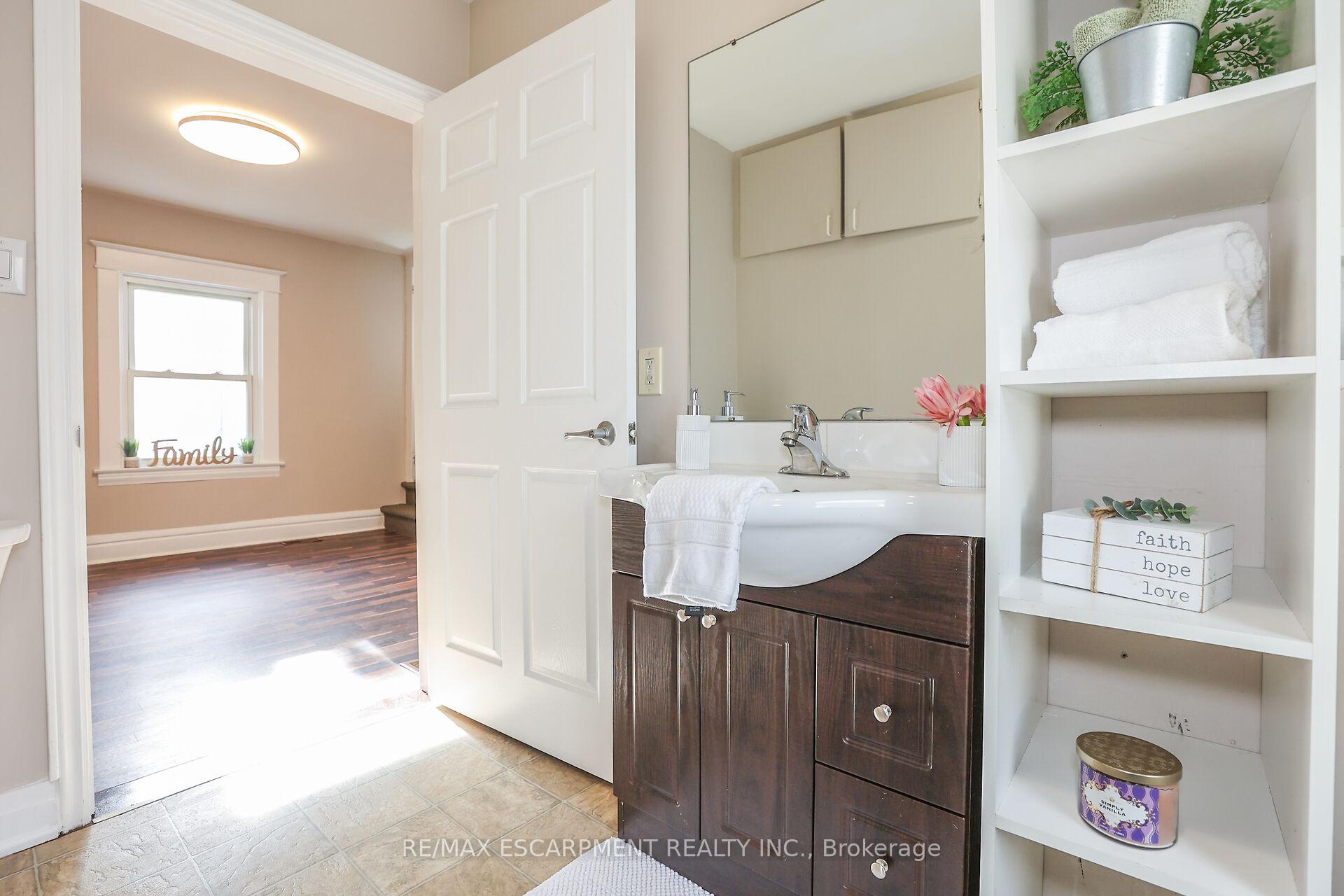 Photo 17 of 4 Mildred Avenue, St. Catharines, Haig — HOMEH