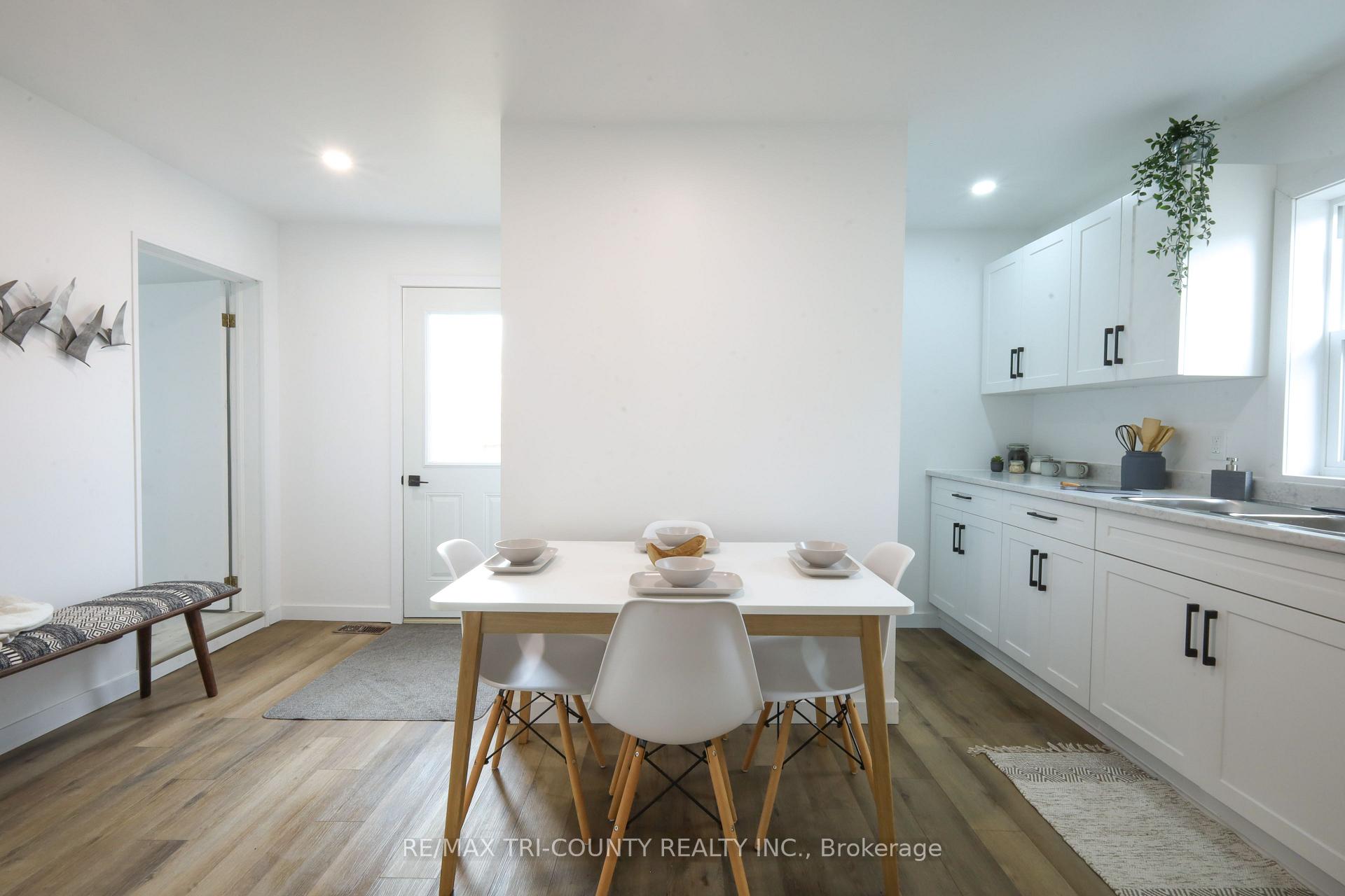 Photo 2 of 7 Eagle Street, St. Thomas — HOMEH