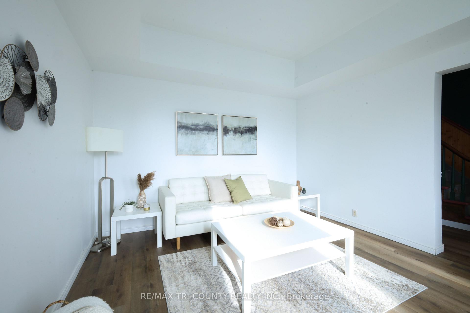 Photo 10 of 7 Eagle Street, St. Thomas — HOMEH