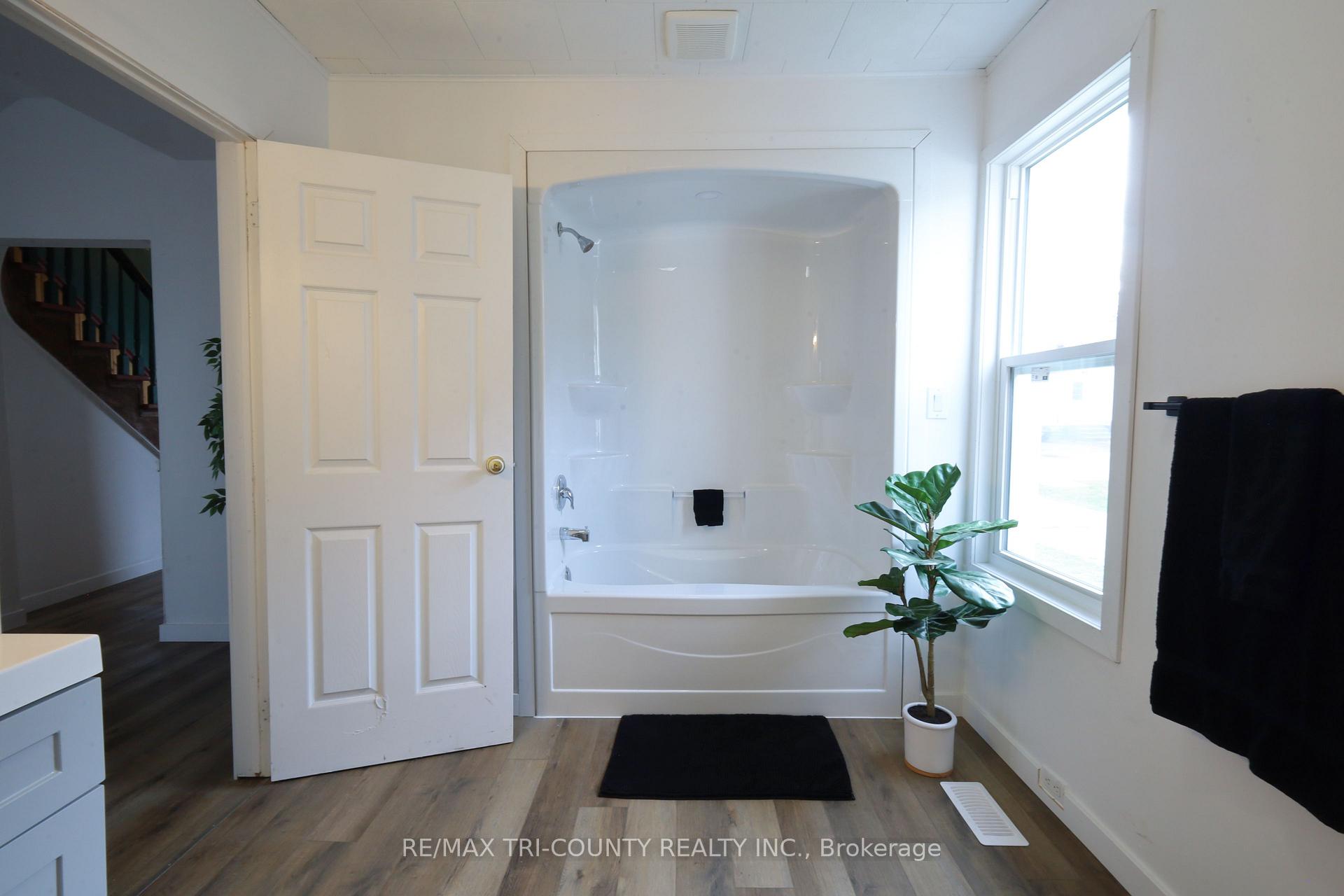 Photo 13 of 7 Eagle Street, St. Thomas — HOMEH