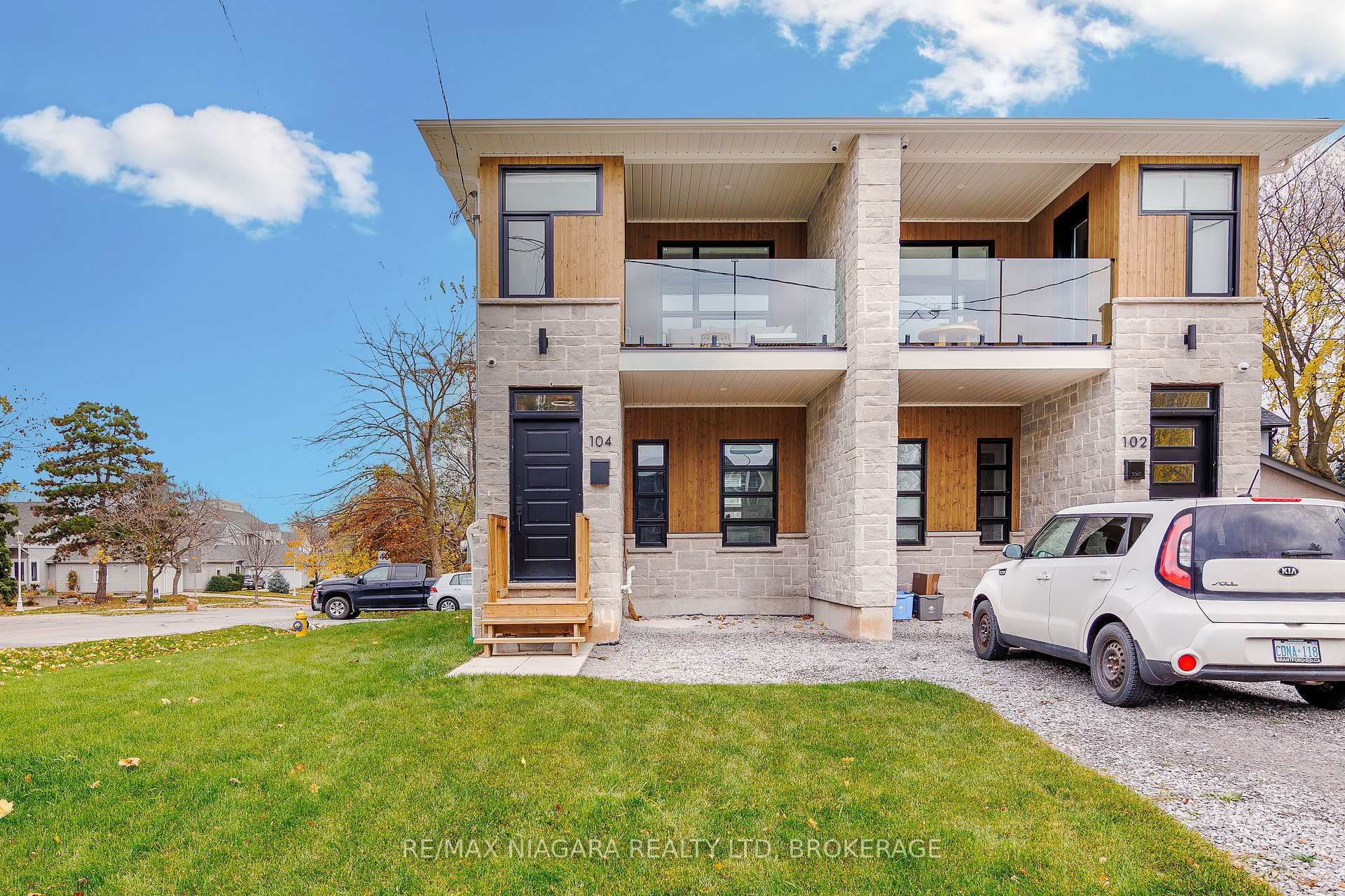 Photo 1 of 104 Broadway Avenue, St. Catharines, Port Weller — HOMEH