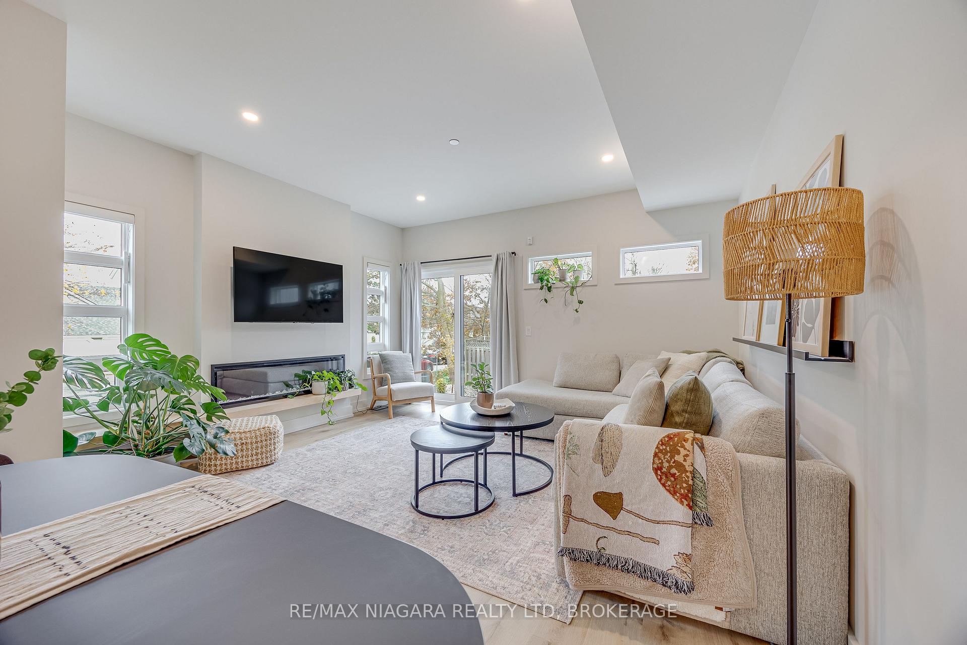 Photo 5 of 104 Broadway Avenue, St. Catharines, Port Weller — HOMEH