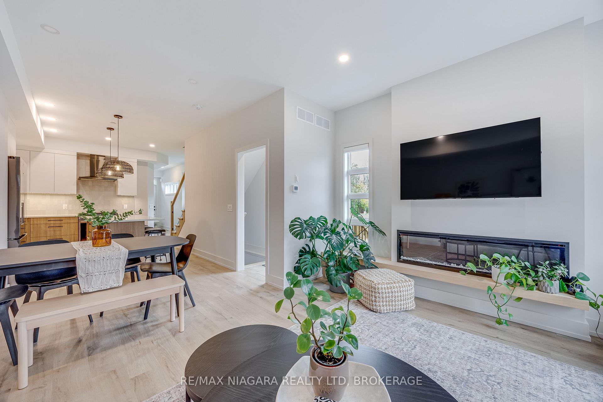 Photo 6 of 104 Broadway Avenue, St. Catharines, Port Weller — HOMEH