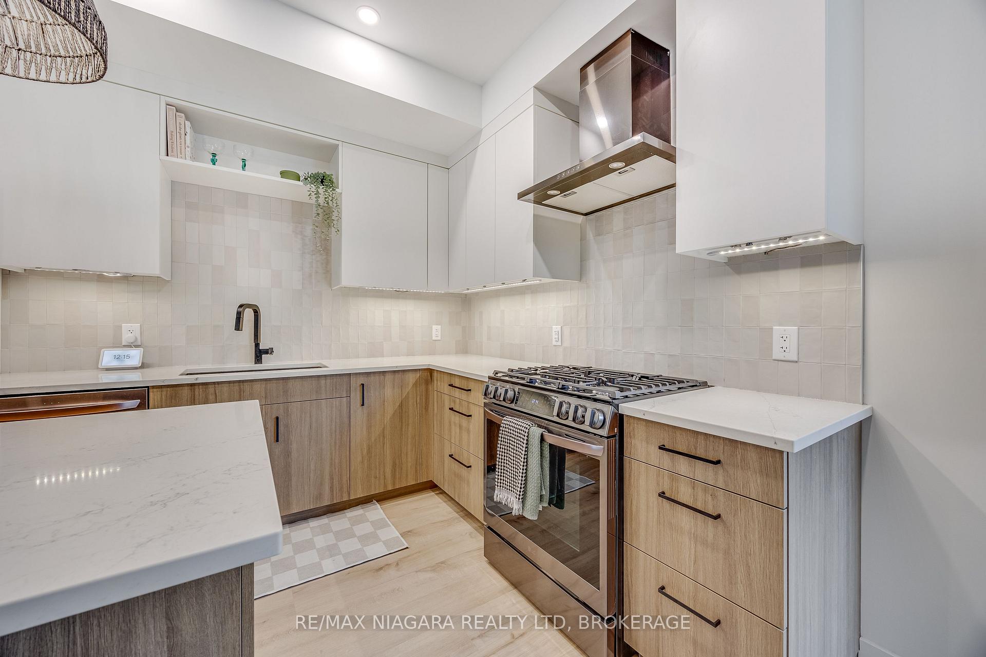 Photo 8 of 104 Broadway Avenue, St. Catharines, Port Weller — HOMEH