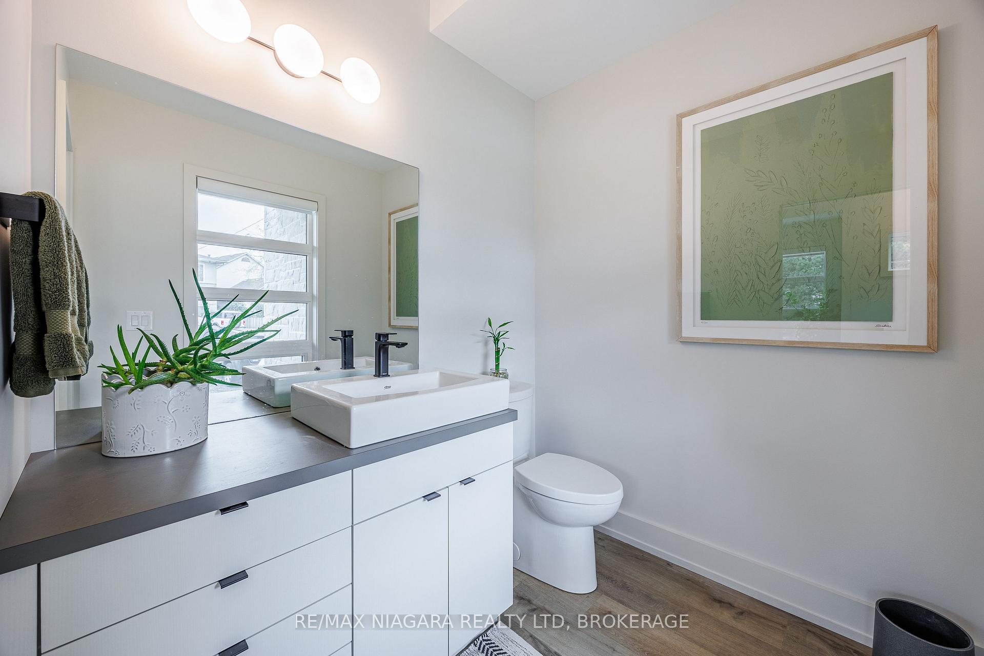 Photo 9 of 104 Broadway Avenue, St. Catharines, Port Weller — HOMEH
