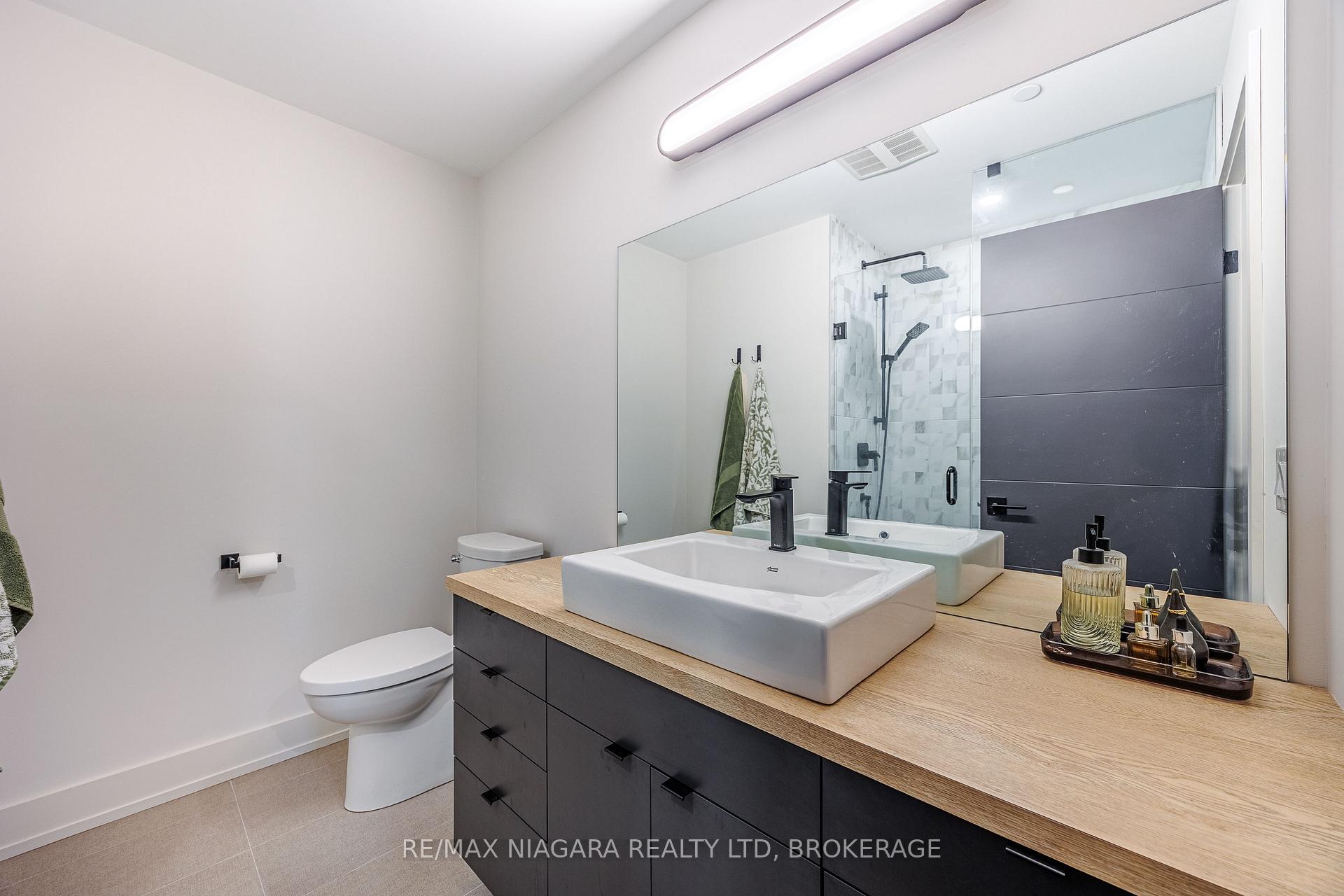 Photo 12 of 104 Broadway Avenue, St. Catharines, Port Weller — HOMEH
