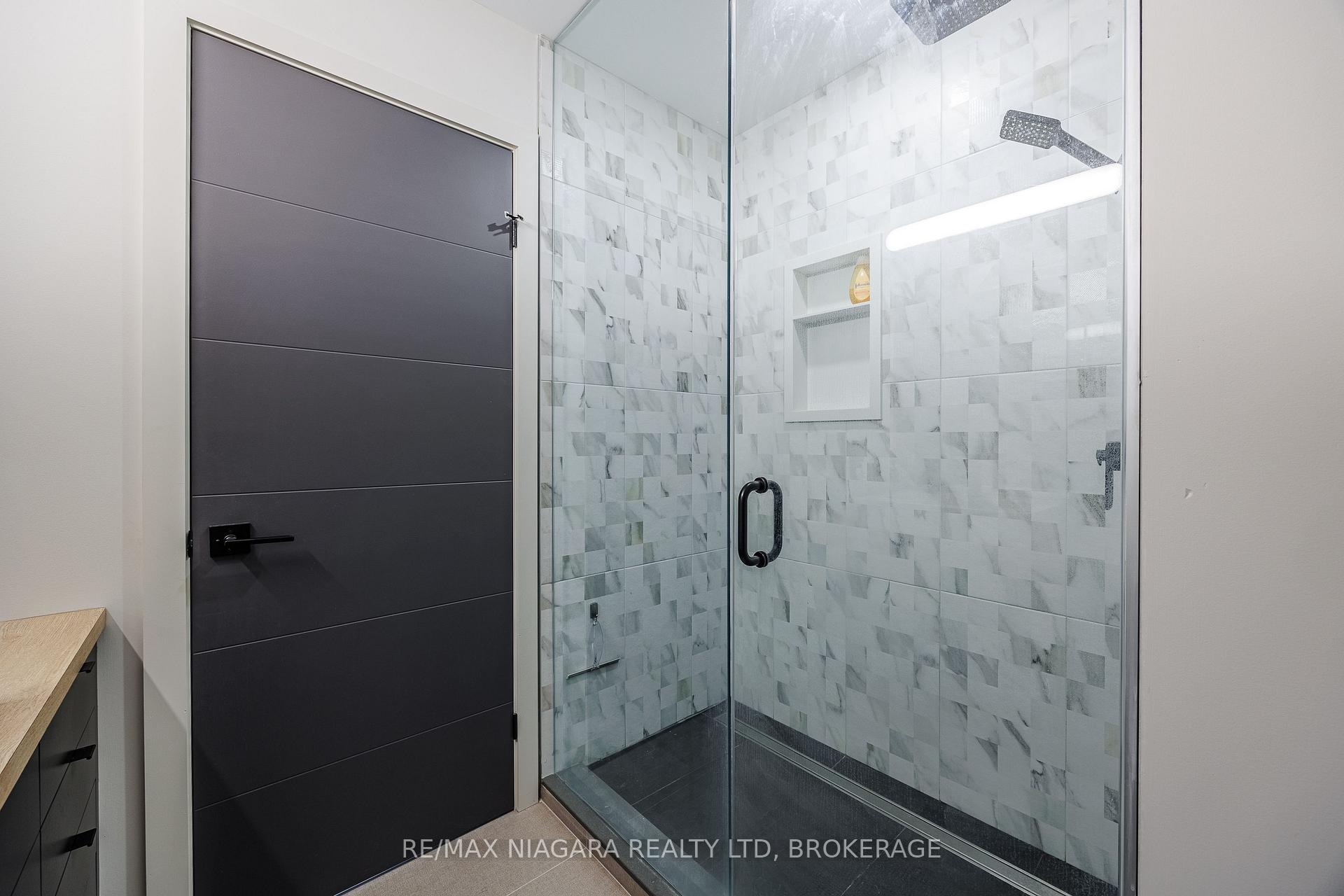 Photo 13 of 104 Broadway Avenue, St. Catharines, Port Weller — HOMEH