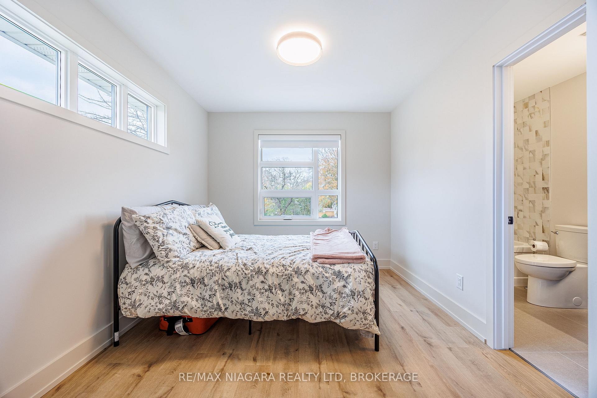 Photo 15 of 104 Broadway Avenue, St. Catharines, Port Weller — HOMEH