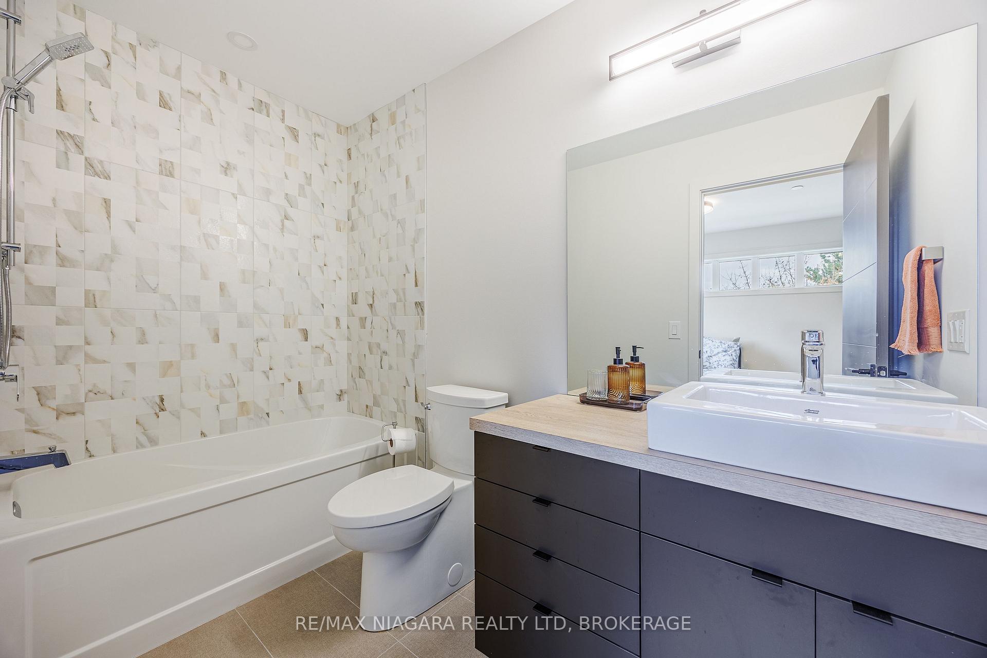 Photo 16 of 104 Broadway Avenue, St. Catharines, Port Weller — HOMEH