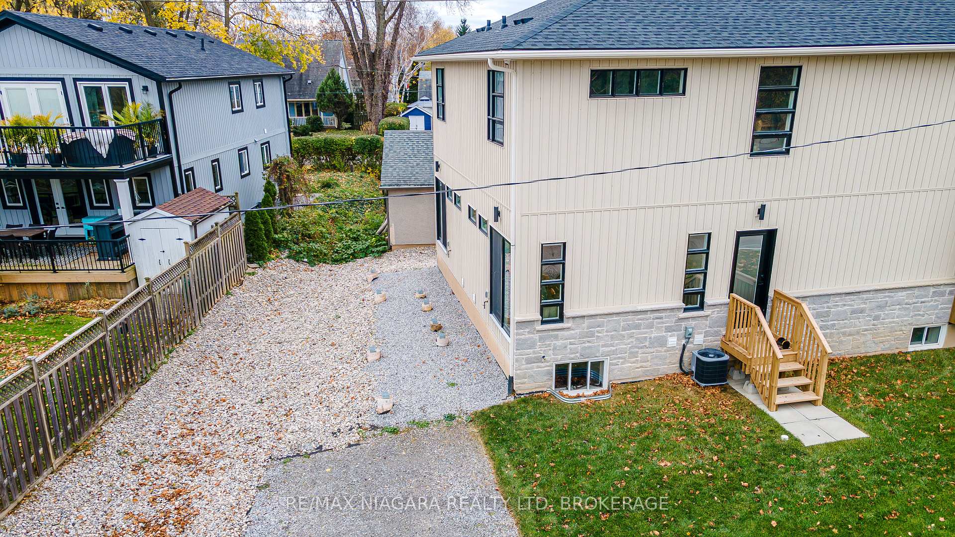 Photo 26 of 104 Broadway Avenue, St. Catharines, Port Weller — HOMEH