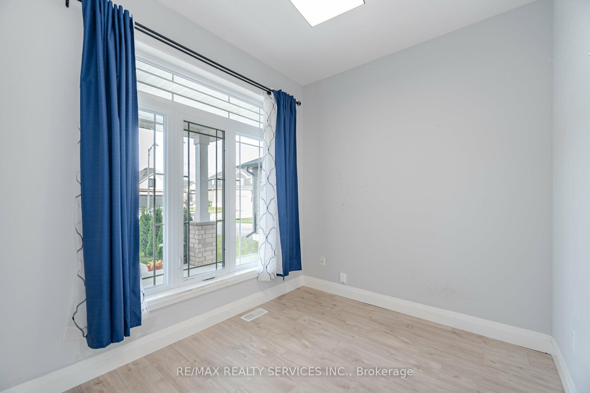Photo 1 of 20 Muirfield Drive E, St. Thomas — HOMEH