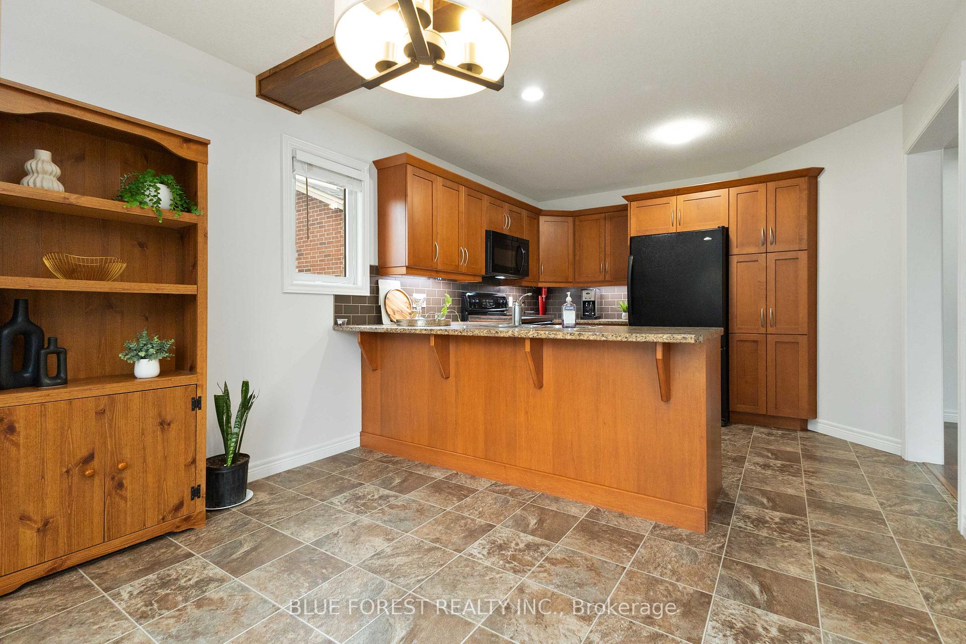 Photo 16 of 36 Pine Valley Drive, St. Thomas — HOMEH