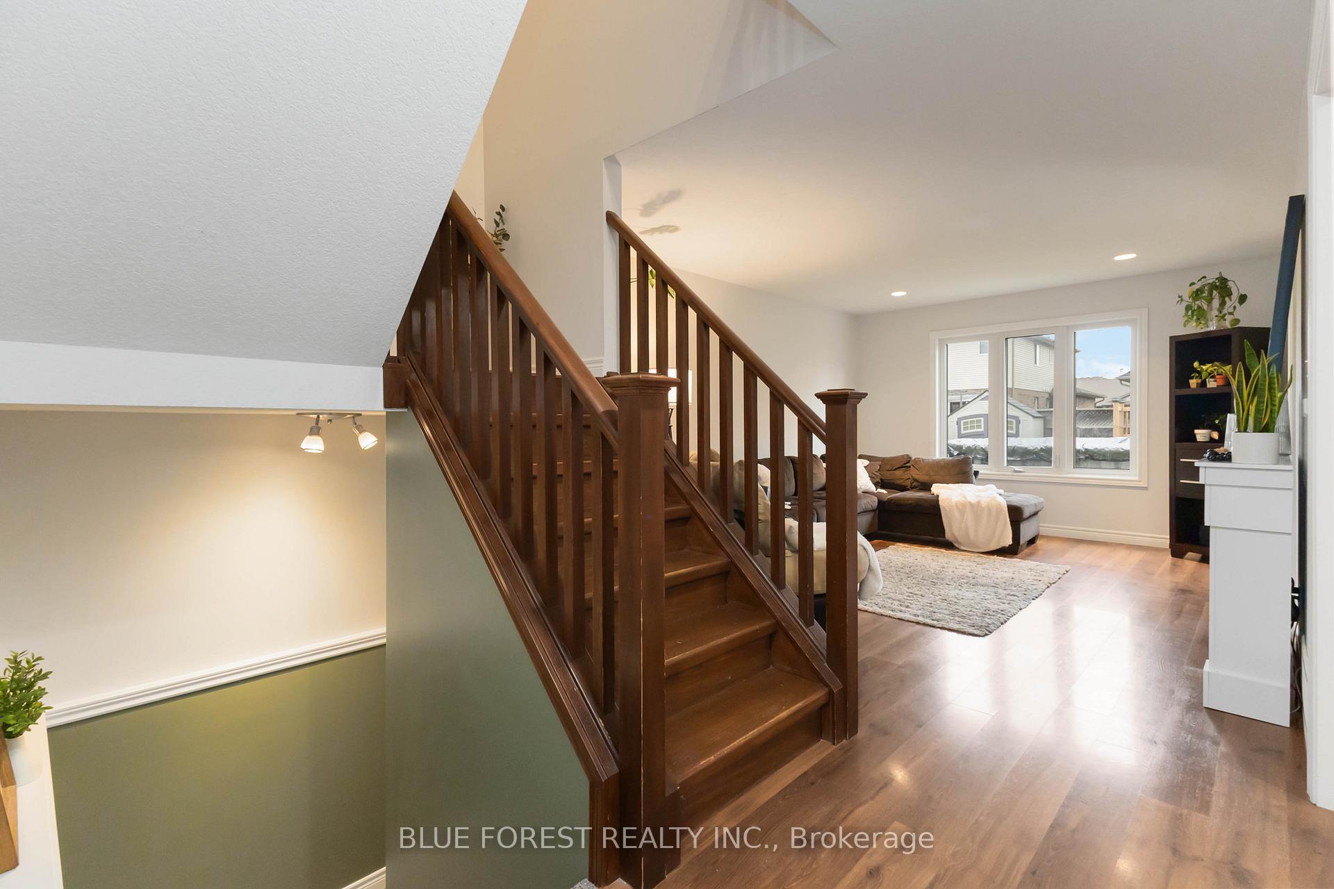 Photo 26 of 36 Pine Valley Drive, St. Thomas — HOMEH
