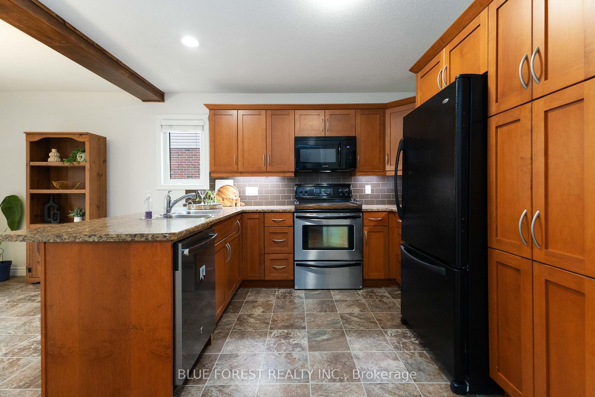Photo 32 of 36 Pine Valley Drive, St. Thomas — HOMEH