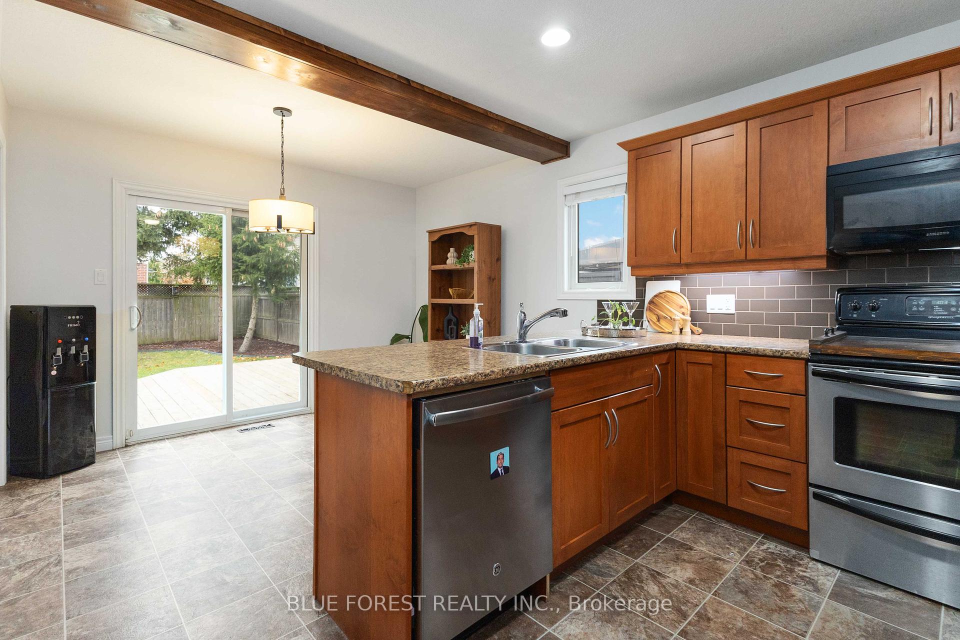 Photo 33 of 36 Pine Valley Drive, St. Thomas — HOMEH
