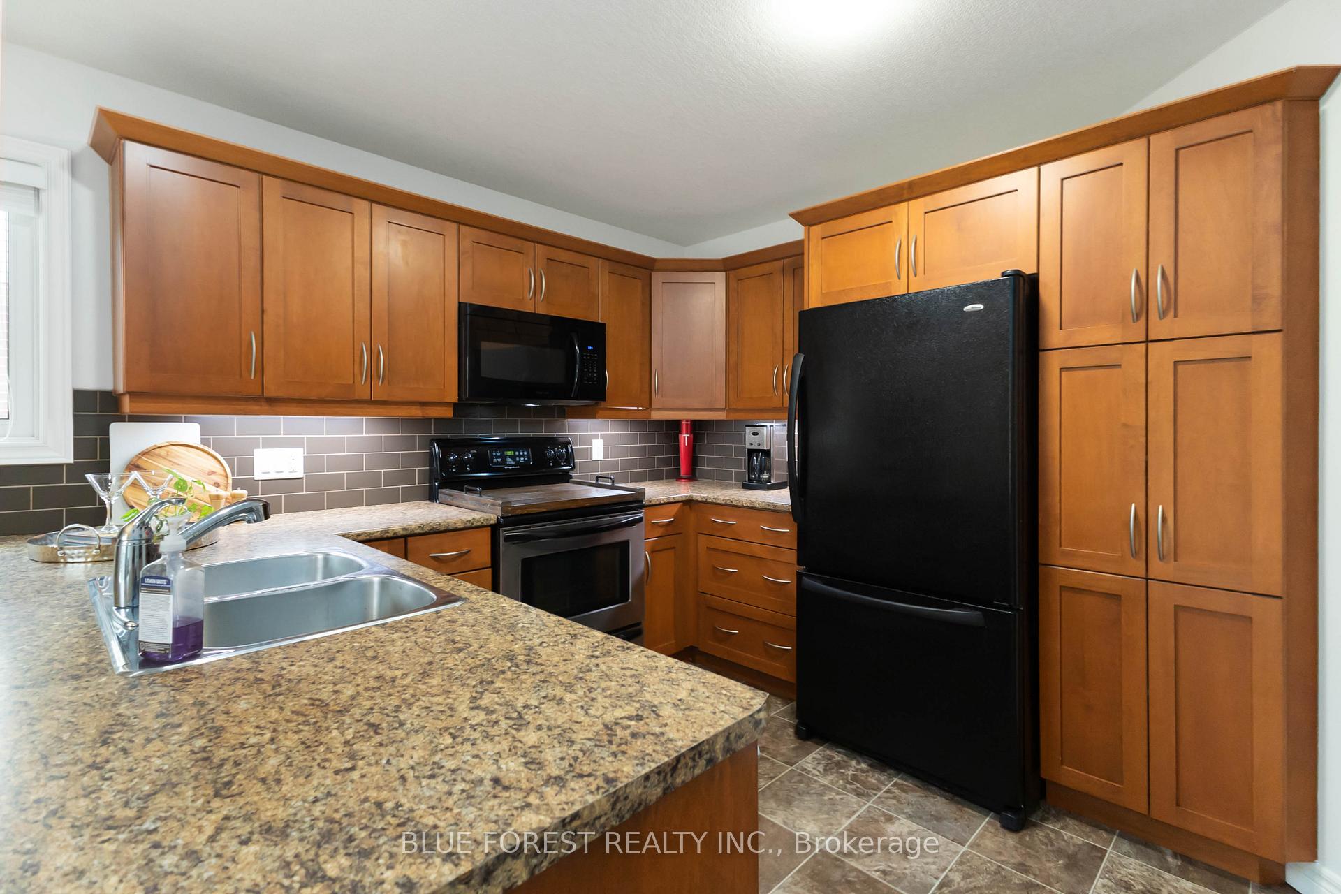 Photo 34 of 36 Pine Valley Drive, St. Thomas — HOMEH