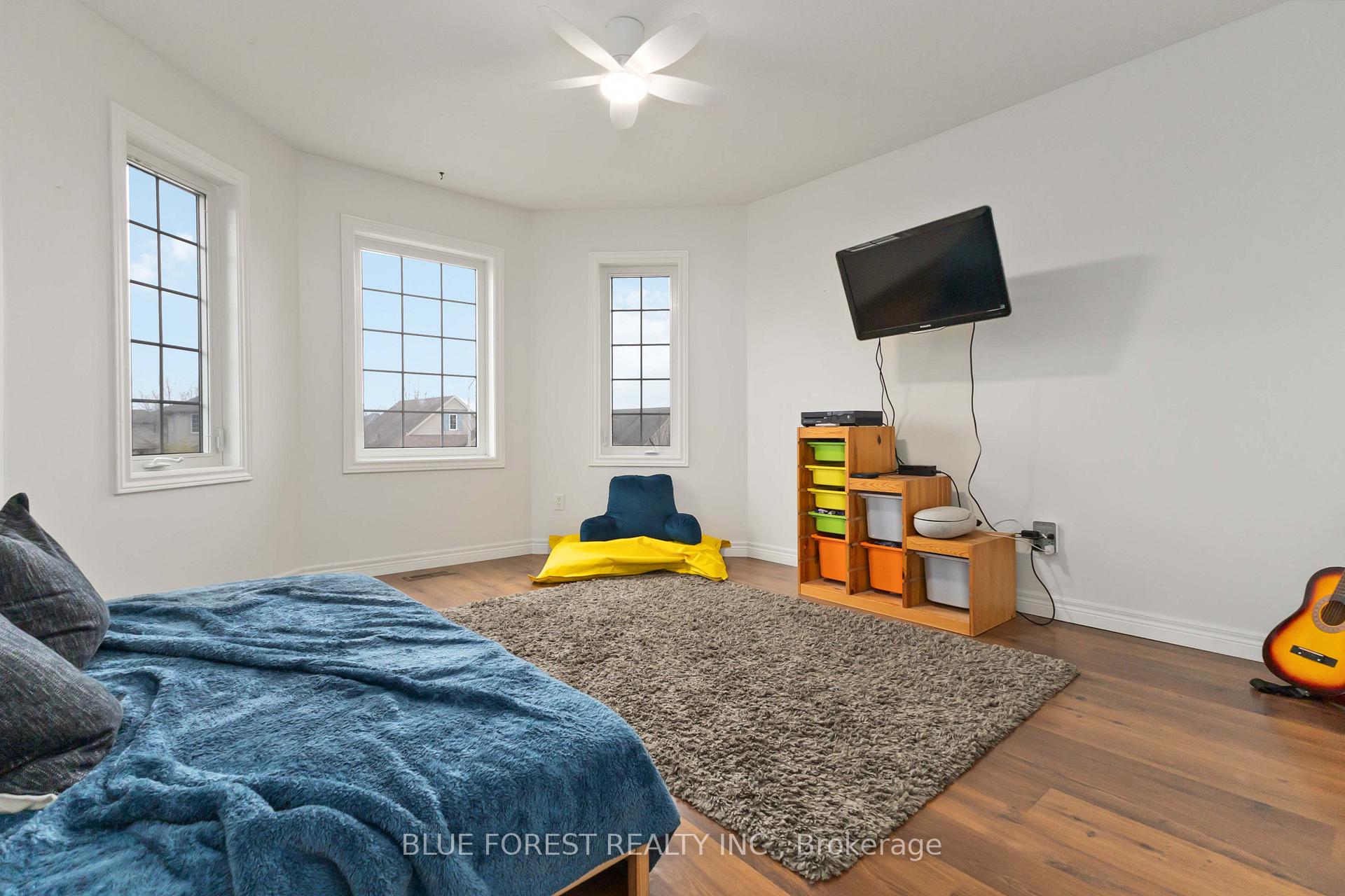Photo 37 of 36 Pine Valley Drive, St. Thomas — HOMEH