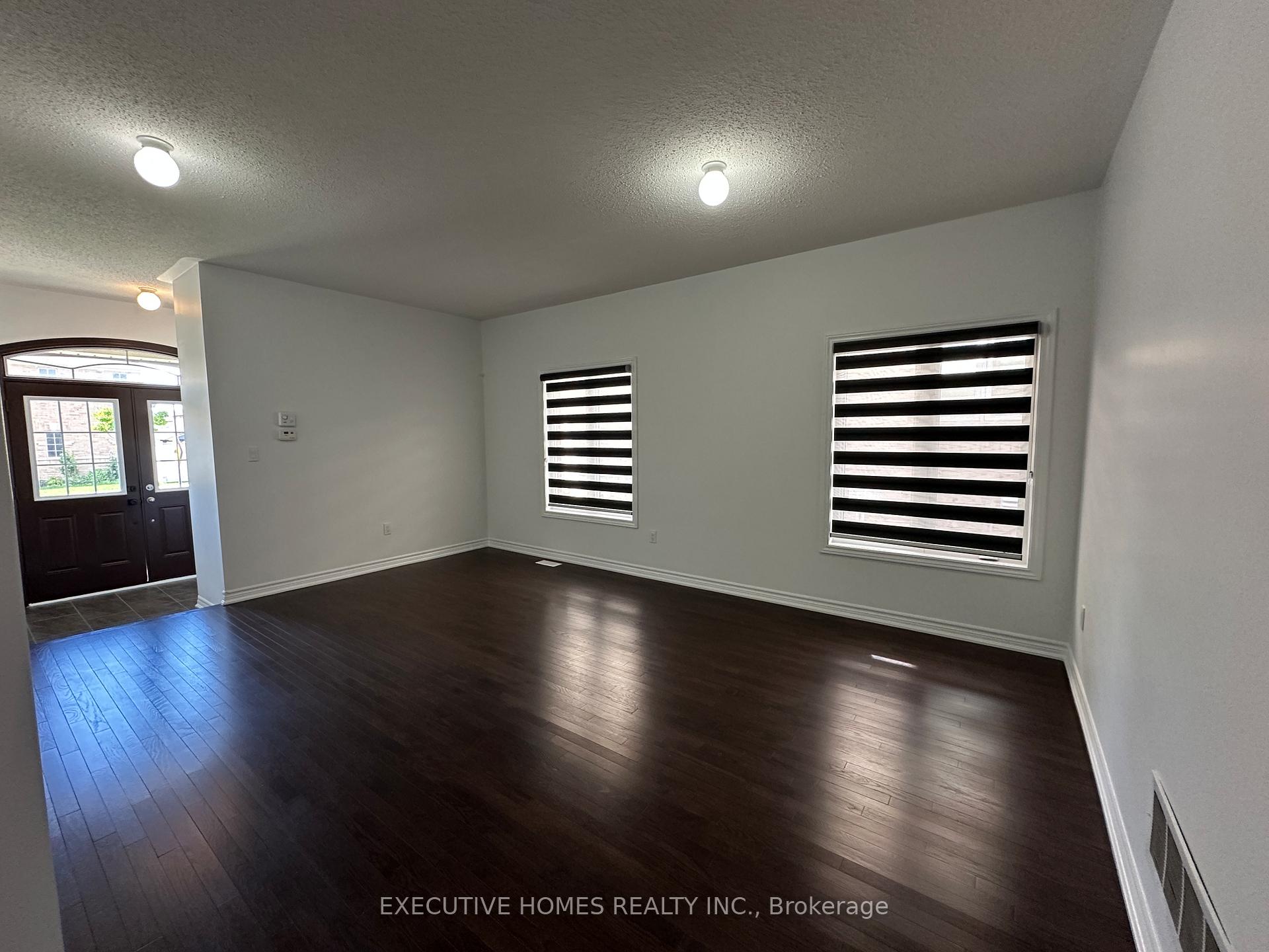 Photo 6 of 21 Elmcrest Drive, Brampton, Credit Valley — HOMEH