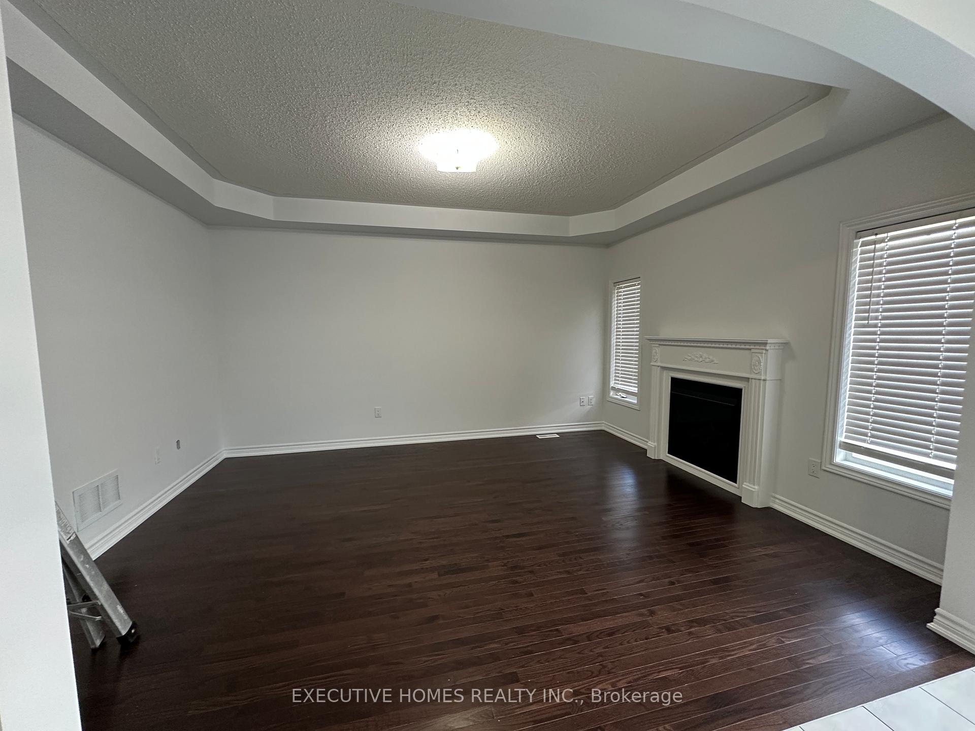 Photo 7 of 21 Elmcrest Drive, Brampton, Credit Valley — HOMEH