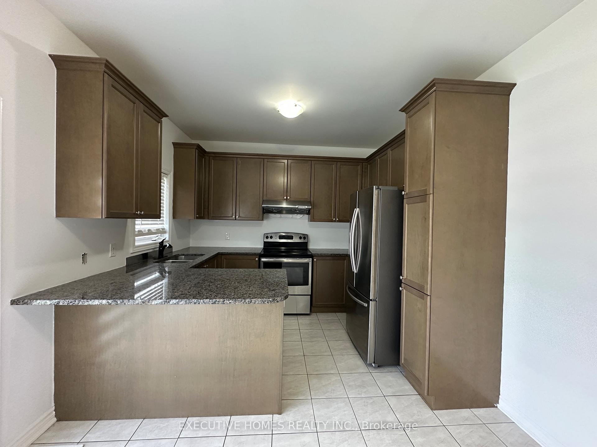 Photo 8 of 21 Elmcrest Drive, Brampton, Credit Valley — HOMEH