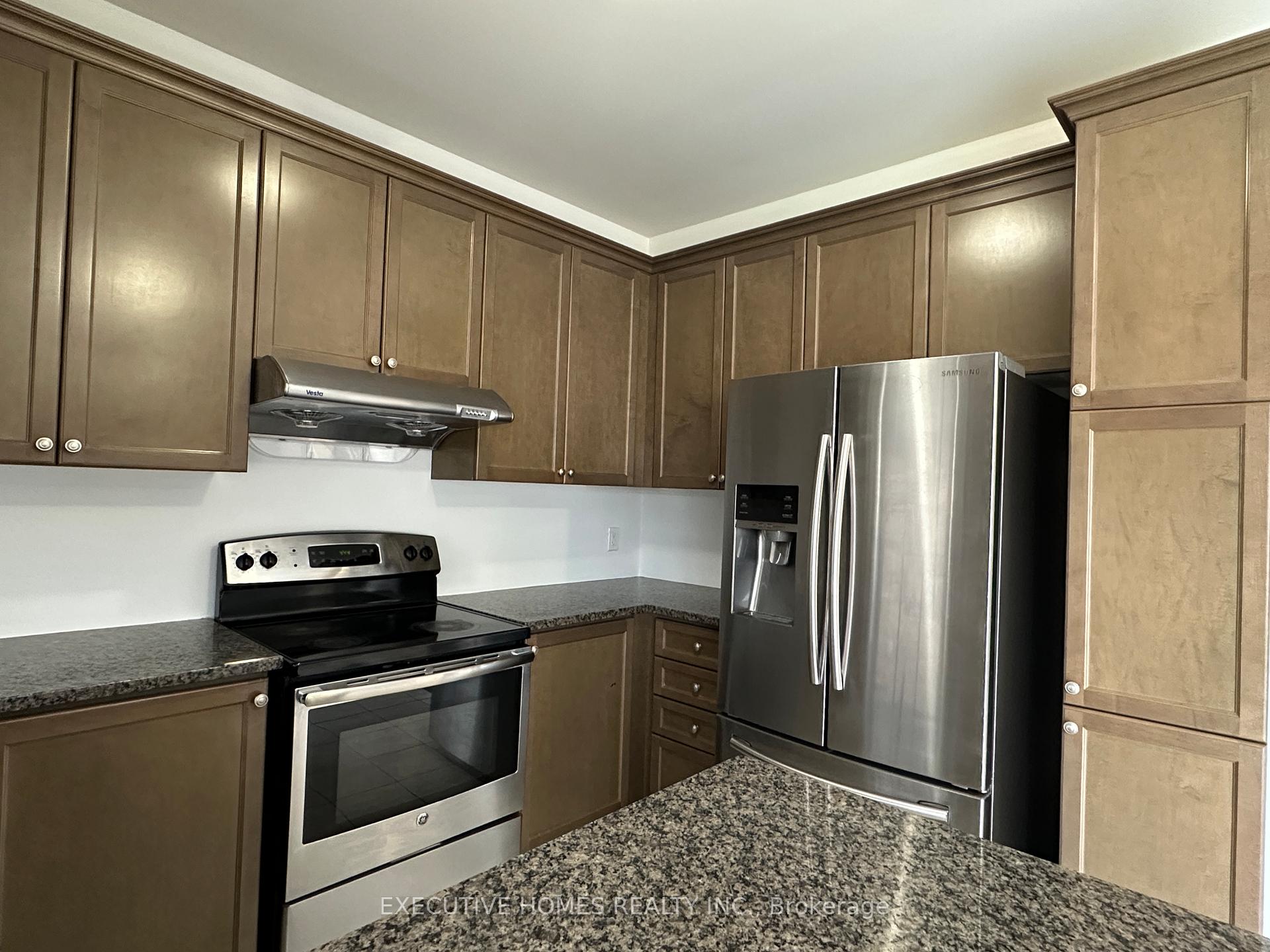 Photo 9 of 21 Elmcrest Drive, Brampton, Credit Valley — HOMEH