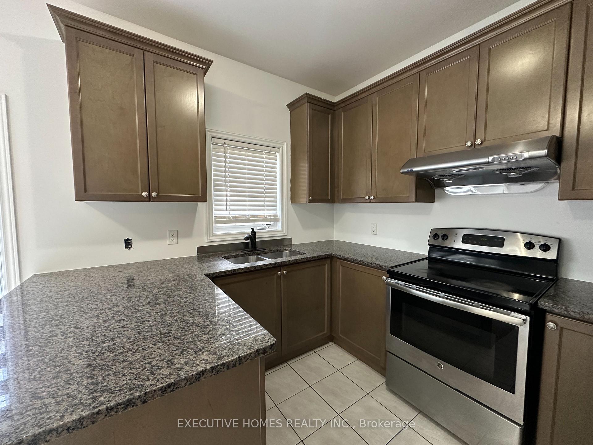Photo 10 of 21 Elmcrest Drive, Brampton, Credit Valley — HOMEH